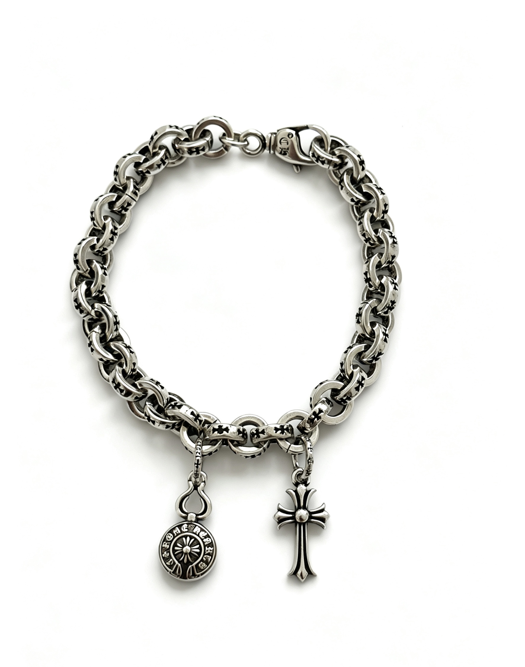 NO:859274,New [counter quality] Chrome Hearts Classic Retro Cross Flower Glossy Cuban Bracelet, the original concave and convex shapes have different pattern design styles, showing a distinctive cross. The Scout flower is the symbol of Chrome Hearts, so it is more durable. Genuine pattern-printed Chrome Hearts distinguishes the ordinary light version in the market. Match the version and standard quality. Look at the printing details. The degree of retro ash oxidation. Seiko version!  !  !  Purely handmade, authentic mold opening, trendy and fashionable must-have, can be worn by both men and women, the same style for couples, official website original version, rock punk Thai silver style, retro elements, trendy and versatile (code number 18, 20, 22 can be changed in size), fine jewelry, chrome hearts, chrome hearts, bracelets19860909新款【专柜品质】Chrome Hearts克罗心经典复古十字花光面古巴手链,原图凹凸造型不同的花纹设计风格 呈现出与众不同 十字架 童军花是克罗心的志 所以更经久不衰 正品打版Chrome Hearts克罗心 区别市场普通轻版 对版对标品质 看字印细节 复古做旧灰氧程度.精工版本！！！ 纯手工打造 正品开模 潮流时尚必备 男女均可佩戴 情侣同款 官网原版 摇滚朋克泰银风格 复古元素 潮流百搭（码数18 20 22可改尺寸）,饰品精品,chrome hearts,chrome hearts,bracelet,Jewelry