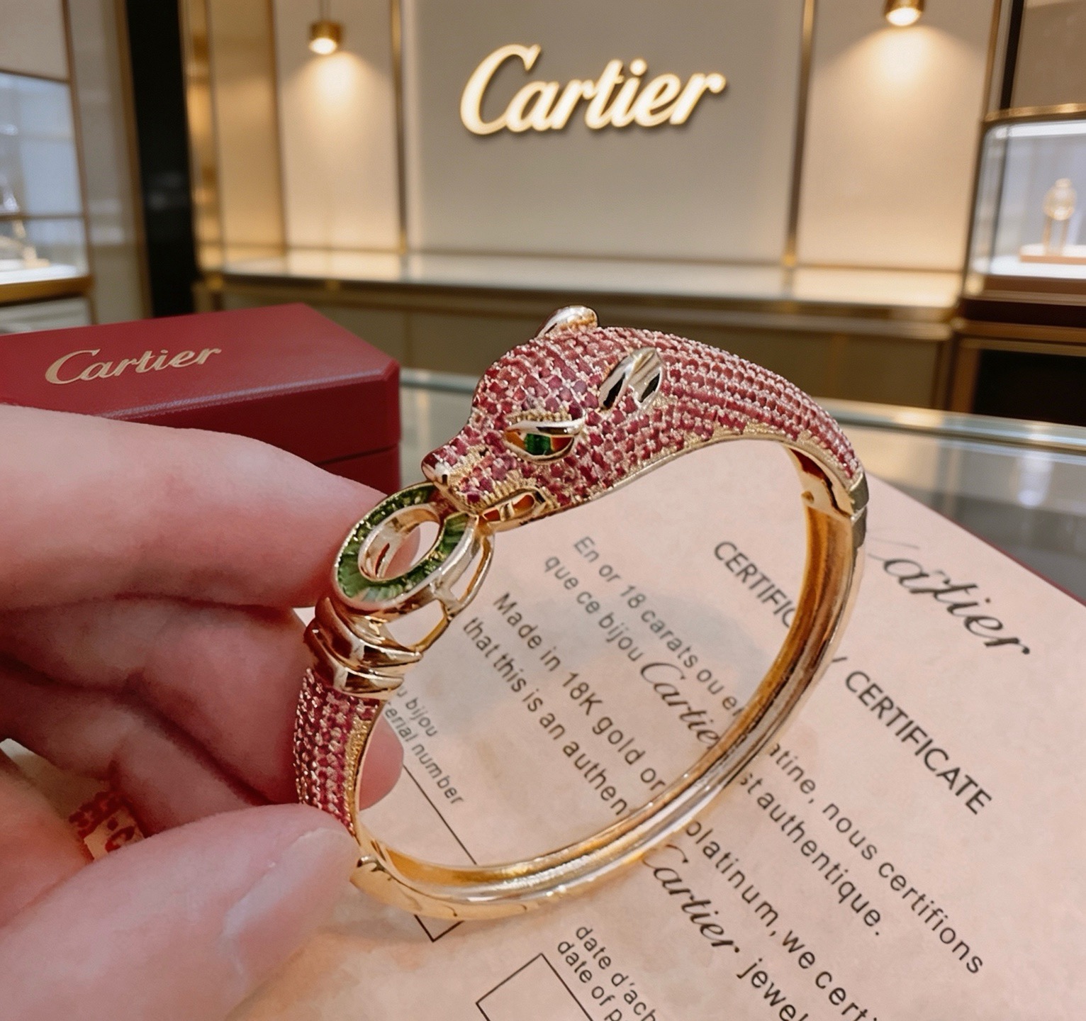 NO:863773,Cartier bracelet bracelet V gold material series, perfect appearance, unparalleled details, the unique color is completely impeccable, and decorated with a classic ring shape design, simple yet elegant and eye-catching, the V gold pure handmade combination is more elegant, elegant and moving. Same style for men and women Cartier bracelet, jewelry boutique, cartier, bracelet, bracelet19860909卡地亚手链手镯V金材质系列 品相完美,细节无敌,那种独特的色泽完全无可挑剔,再缀以经典指环外形设计,简约之余却又优雅夺目,V金纯手工的组合更显气色,上手雅致动人.男女同款 卡地亚手链,饰品精品,cartier,bracelet,bracelet,Jewelry