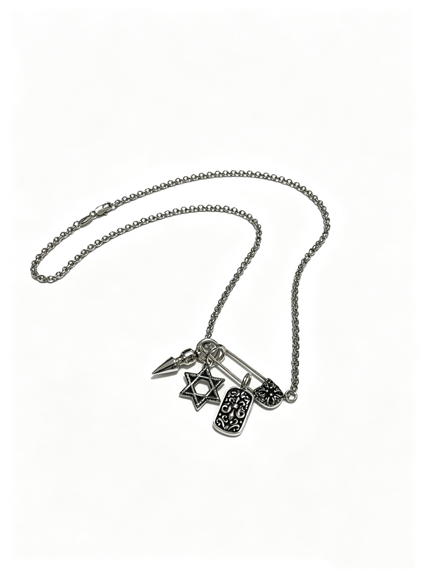 NO:863072,New [counter quality] Chrome Hearts multi-element retro cross necklace, thick cross pendant, different pattern design styles with concave and convex shapes, showing a distinctive cross. The Scout flower is the symbol of Chrome Hearts, so it is more durable. Genuine pattern-printed Chrome Hearts distinguishes the ordinary light version in the market. Match the version and standard quality. Look at the printing details. The degree of retro ash oxidation. Seiko version!  !  !  Purely handmade, authentic molded fashion essentials, can be worn by both men and women, same style for couples, original official website, rock punk Thai silver style, retro elements, trendy and versatile, boutique jewelry, chrome hearts, chrome hearts, necklace19860909新款【专柜品质】Chrome Hearts克罗心多元素复古十字架项链 粗款十字架吊坠 凹凸造型不同的花纹设计风格 呈现出与众不同 十字架 童军花是克罗心的志 所以更经久不衰 正品打版Chrome Hearts克罗心 区别市场普通轻版 对版对标品质 看字印细节 复古做旧灰氧程度.精工版本！！！ 纯手工打造 正品开模潮流时尚必备 男女均可佩戴 情侣同款 官网原版 摇滚朋克泰银风格 复古元素 潮流百搭,饰品精品,chrome hearts,chrome hearts,necklace,Jewelry