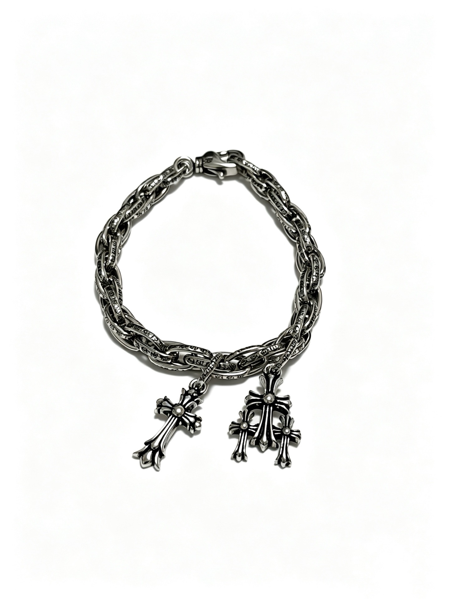 NO:863082,New [counter quality] Chrome Hearts Classic Retro Cross Flower Glossy Cuban Bracelet, the original concave and convex shapes have different pattern design styles, showing a distinctive cross. The Scout flower is the symbol of Chrome Hearts, so it is more durable. Genuine pattern-printed Chrome Hearts distinguishes the ordinary light version in the market. Match the version and standard quality. Look at the printing details. The degree of retro ash oxidation. Seiko version!  !  !  Purely handmade, authentic mold opening, trendy and fashionable must-have, can be worn by both men and women, same style for couples, official website original version, rock punk Thai silver style, retro elements, trendy and versatile, boutique jewelry, chrome hearts, chrome hearts, bracelets19860909新款【专柜品质】Chrome Hearts克罗心经典复古十字花光面古巴手链,原图凹凸造型不同的花纹设计风格 呈现出与众不同 十字架 童军花是克罗心的志 所以更经久不衰 正品打版Chrome Hearts克罗心 区别市场普通轻版 对版对标品质 看字印细节 复古做旧灰氧程度.精工版本！！！ 纯手工打造 正品开模 潮流时尚必备 男女均可佩戴 情侣同款 官网原版 摇滚朋克泰银风格 复古元素 潮流百搭,饰品精品,chrome hearts,chrome hearts,bracelet,Jewelry