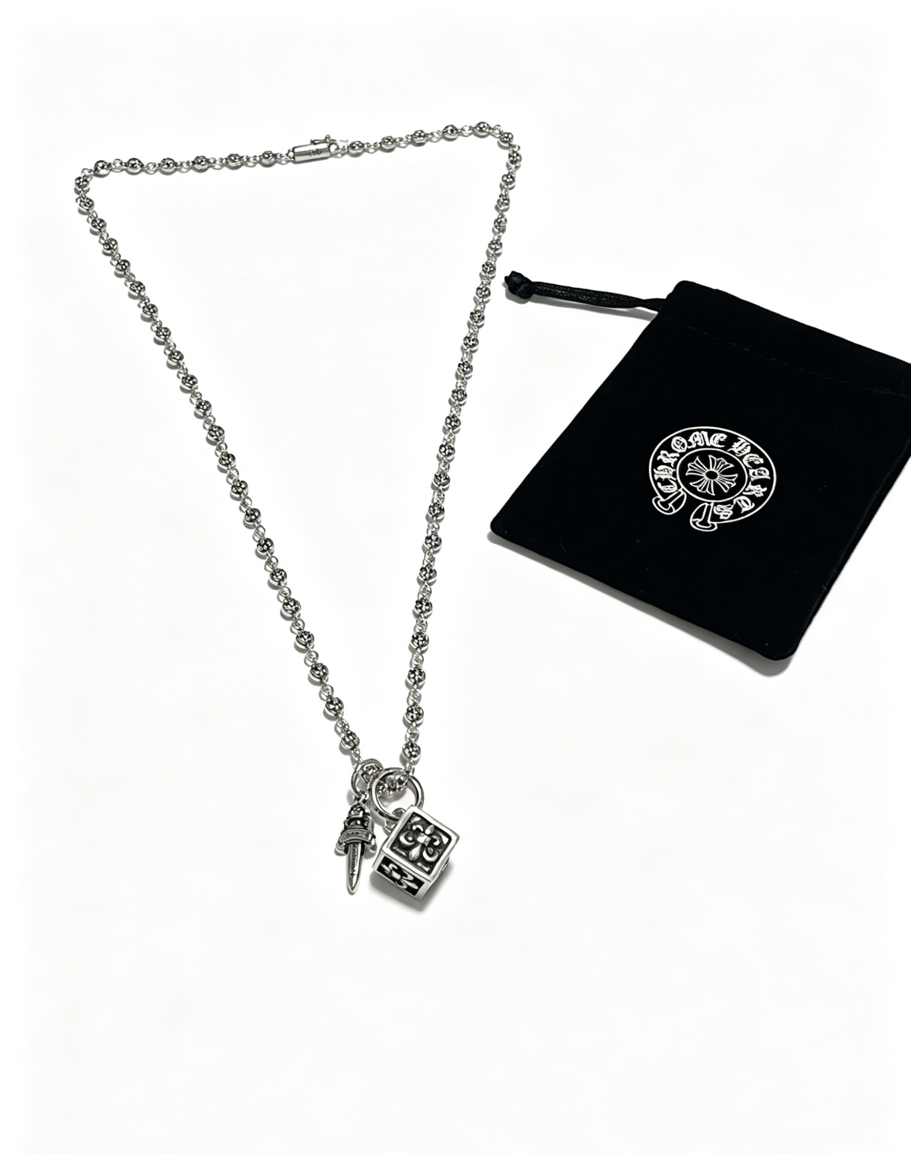NO:863094,New [counter quality] Chrome Hearts multi-element retro cross necklace. The concave and convex shapes have different pattern design styles, showing a distinctive cross. The Scout flower is the symbol of Chrome Hearts, so it is more durable. Genuine pattern-printed Chrome Hearts distinguishes the ordinary light version in the market. Match the version and standard quality. Look at the printing details. The degree of retro gray oxidation. Seiko version!  !  !  Purely handmade, authentic molded fashion essentials, can be worn by both men and women, same style for couples, original official website, rock punk Thai silver style, retro elements, trendy and versatile (60cm), fine jewelry, chrome hearts, chrome hearts, necklace19860909新款【专柜品质】Chrome Hearts克罗心多元素复古十字架项链 凹凸造型不同的花纹设计风格 呈现出与众不同 十字架 童军花是克罗心的志 所以更经久不衰 正品打版Chrome Hearts克罗心 区别市场普通轻版 对版对标品质 看字印细节 复古做旧灰氧程度.精工版本！！！ 纯手工打造 正品开模潮流时尚必备 男女均可佩戴 情侣同款 官网原版 摇滚朋克泰银风格 复古元素 潮流百搭（60cm）,饰品精品,chrome hearts,chrome hearts,necklace,Jewelry