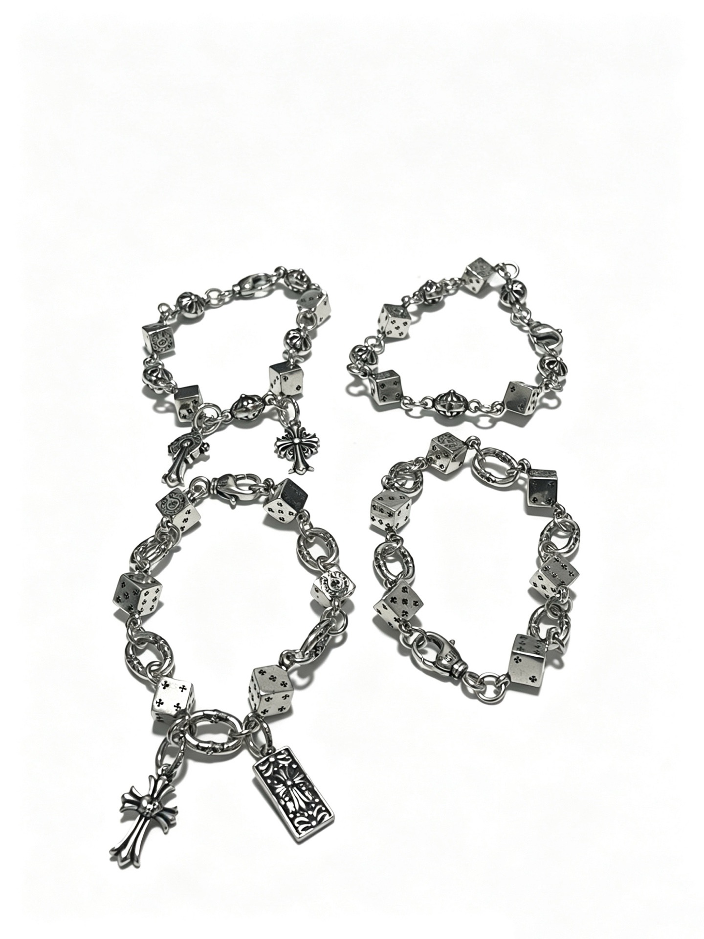 NO:863081,New [counter quality] Chrome Hearts Classic Retro Cross Flower Glossy Cuban Bracelet, the original concave and convex shapes have different pattern design styles, showing a distinctive cross. The Scout flower is the symbol of Chrome Hearts, so it is more durable. Genuine pattern-printed Chrome Hearts distinguishes the ordinary light version in the market. Match the version and standard quality. Look at the printing details. The degree of retro ash oxidation. Seiko version!  !  !  Purely handmade, authentic mold opening, trendy and fashionable must-have, can be worn by both men and women, same style for couples, official website original version, rock punk Thai silver style, retro elements, trendy and versatile, boutique jewelry, chrome hearts, chrome hearts, bracelets19860909新款【专柜品质】Chrome Hearts克罗心经典复古十字花光面古巴手链,原图凹凸造型不同的花纹设计风格 呈现出与众不同 十字架 童军花是克罗心的志 所以更经久不衰 正品打版Chrome Hearts克罗心 区别市场普通轻版 对版对标品质 看字印细节 复古做旧灰氧程度.精工版本！！！ 纯手工打造 正品开模 潮流时尚必备 男女均可佩戴 情侣同款 官网原版 摇滚朋克泰银风格 复古元素 潮流百搭,饰品精品,chrome hearts,chrome hearts,bracelet,Jewelry