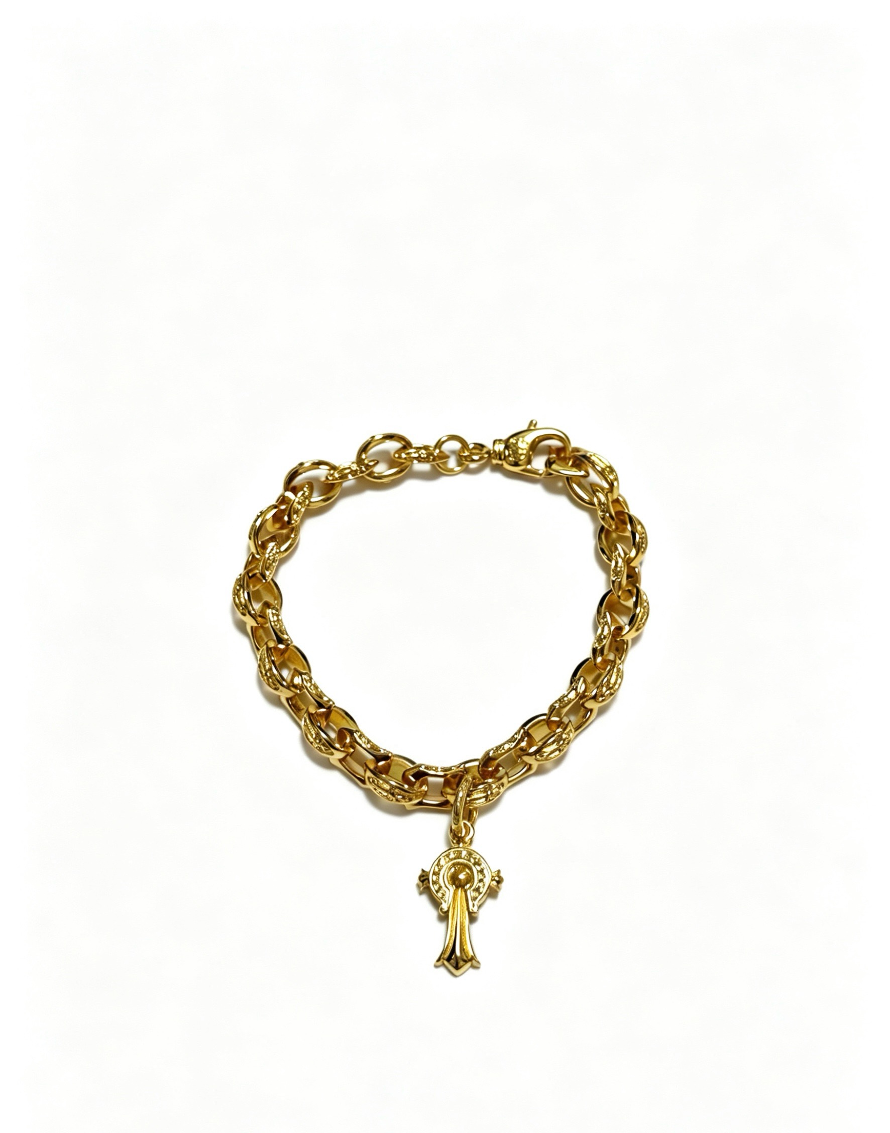 NO:863179,New [counter quality] Chrome Hearts Classic Retro Cross Flower Glossy Cuban Bracelet, the original concave and convex shapes have different pattern design styles, showing a distinctive cross. The Scout flower is the symbol of Chrome Hearts, so it is more durable. Genuine pattern-printed Chrome Hearts distinguishes the ordinary light version in the market. Match the version and standard quality. Look at the printing details. The degree of retro ash oxidation. Seiko version!  !  !  Purely handmade, authentic mold opening, trendy and fashionable must-have, can be worn by both men and women, same style for couples, official website original version, rock punk Thai silver style, retro elements, trendy and versatile, boutique jewelry, chrome hearts, chrome hearts, bracelets19860909新款【专柜品质】Chrome Hearts克罗心经典复古十字花光面古巴手链,原图凹凸造型不同的花纹设计风格 呈现出与众不同 十字架 童军花是克罗心的志 所以更经久不衰 正品打版Chrome Hearts克罗心 区别市场普通轻版 对版对标品质 看字印细节 复古做旧灰氧程度.精工版本！！！ 纯手工打造 正品开模 潮流时尚必备 男女均可佩戴 情侣同款 官网原版 摇滚朋克泰银风格 复古元素 潮流百搭,饰品精品,chrome hearts,chrome hearts,bracelet,Jewelry