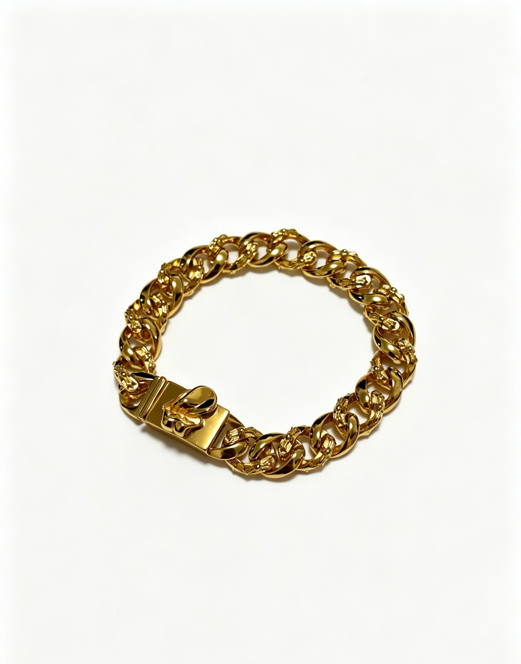 NO:863221,New [counter quality] Chrome Hearts Classic Retro Cross Flower Glossy Cuban Bracelet, the original concave and convex shapes have different pattern design styles, showing a distinctive cross. The Scout flower is the symbol of Chrome Hearts, so it is more durable. Genuine pattern-printed Chrome Hearts distinguishes the ordinary light version in the market. Match the version and standard quality. Look at the printing details. The degree of retro ash oxidation. Seiko version!  !  !  Purely handmade, authentic mold opening, trendy and fashionable must-have, can be worn by both men and women, same style for couples, official website original version, rock punk Thai silver style, retro elements, trendy and versatile, boutique jewelry, chrome hearts, chrome hearts, bracelets19860909新款【专柜品质】Chrome Hearts克罗心经典复古十字花光面古巴手链,原图凹凸造型不同的花纹设计风格 呈现出与众不同 十字架 童军花是克罗心的志 所以更经久不衰 正品打版Chrome Hearts克罗心 区别市场普通轻版 对版对标品质 看字印细节 复古做旧灰氧程度.精工版本！！！ 纯手工打造 正品开模 潮流时尚必备 男女均可佩戴 情侣同款 官网原版 摇滚朋克泰银风格 复古元素 潮流百搭,饰品精品,chrome hearts,chrome hearts,bracelet,Jewelry