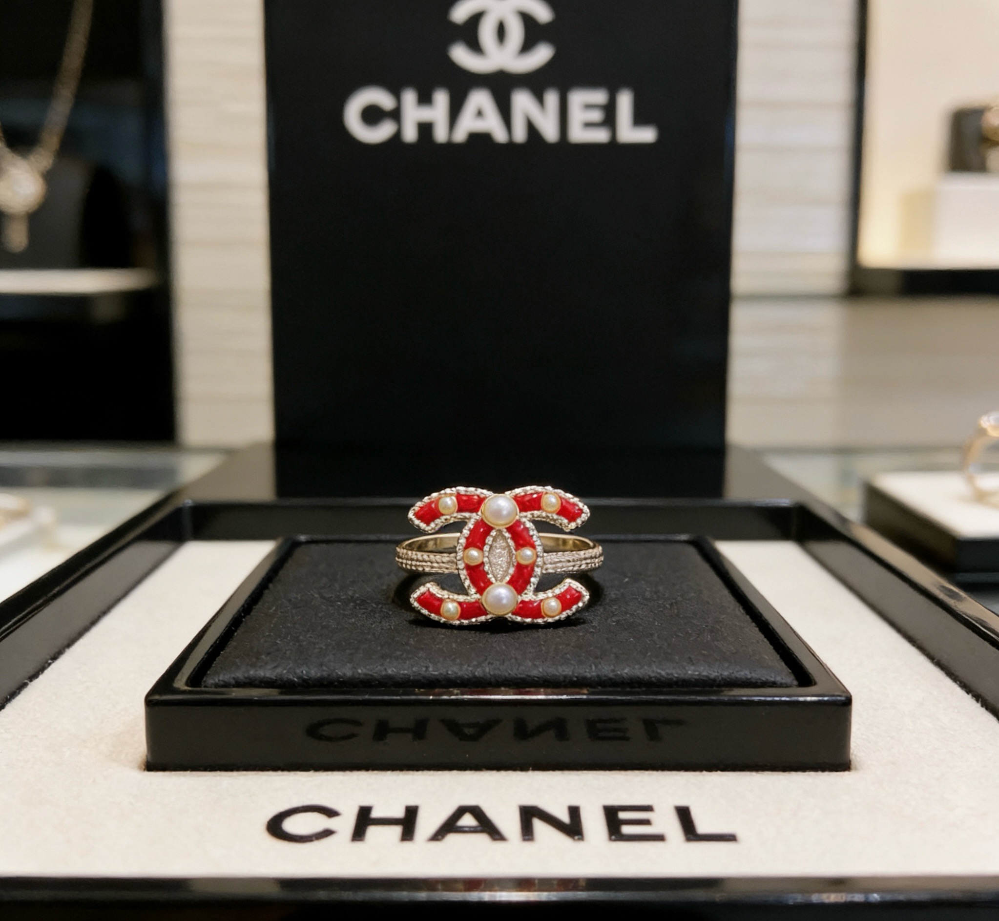 Chanel 香奈儿 简约复古珍珠戒指 精选精致质重工打造 适合各种各样手指  码数678