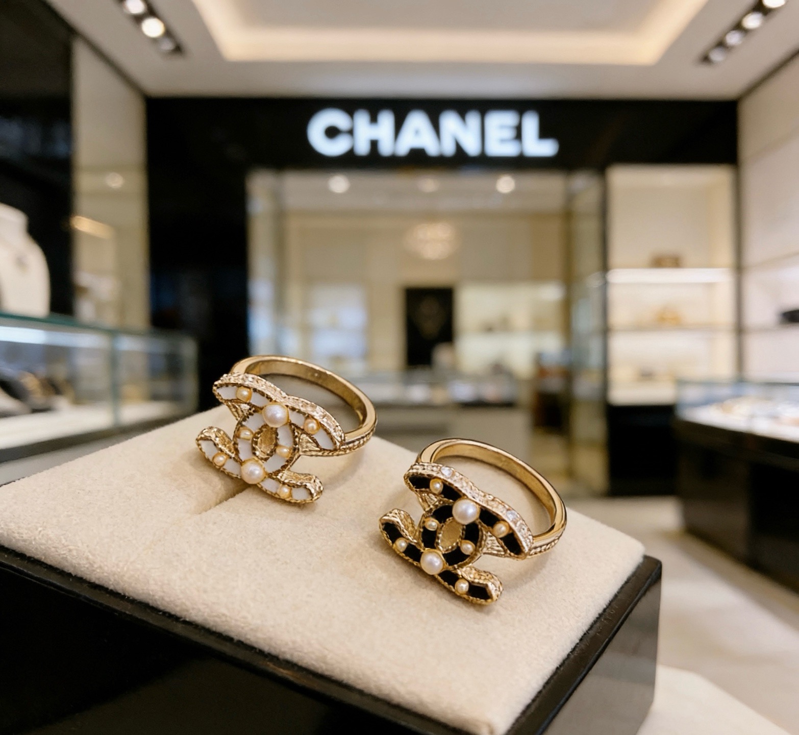 Chanel 香奈儿 简约复古珍珠戒指 精选精致质重工打造 适合各种各样手指  码数678
