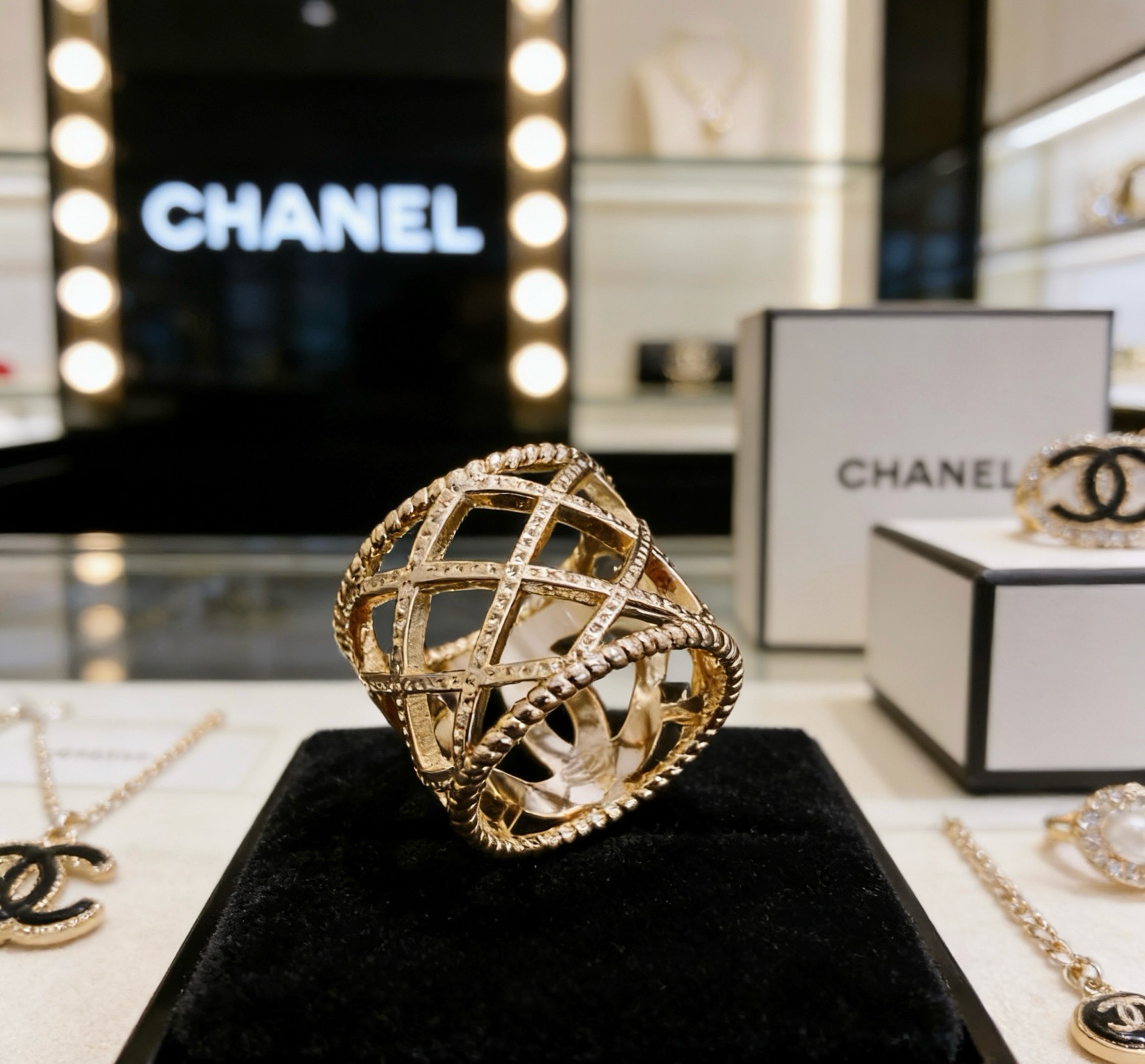 Chanel 香奈儿 简约复古珍珠戒指 精选精致质重工打造 适合各种各样手指  码数678