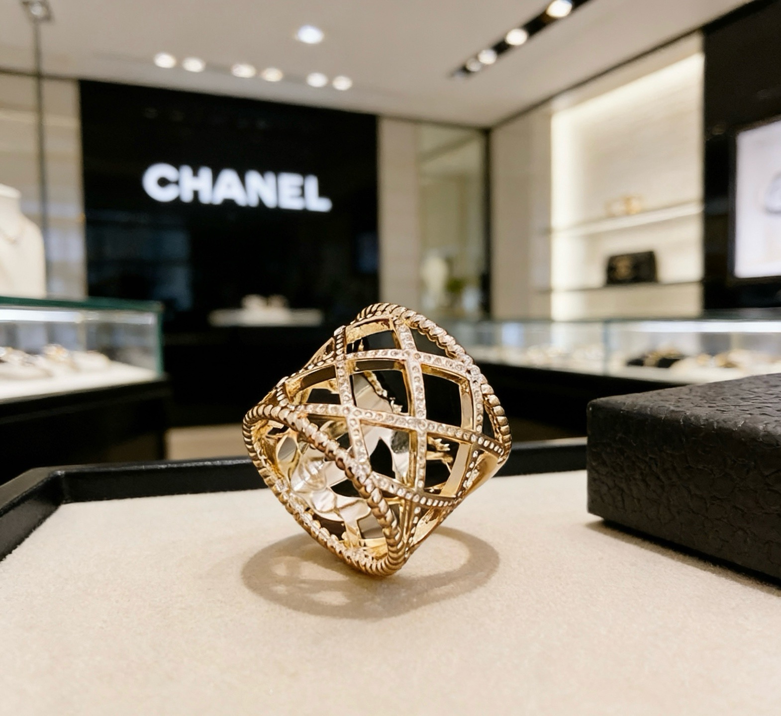 Chanel 香奈儿 简约复古珍珠戒指 精选精致质重工打造 适合各种各样手指  码数678