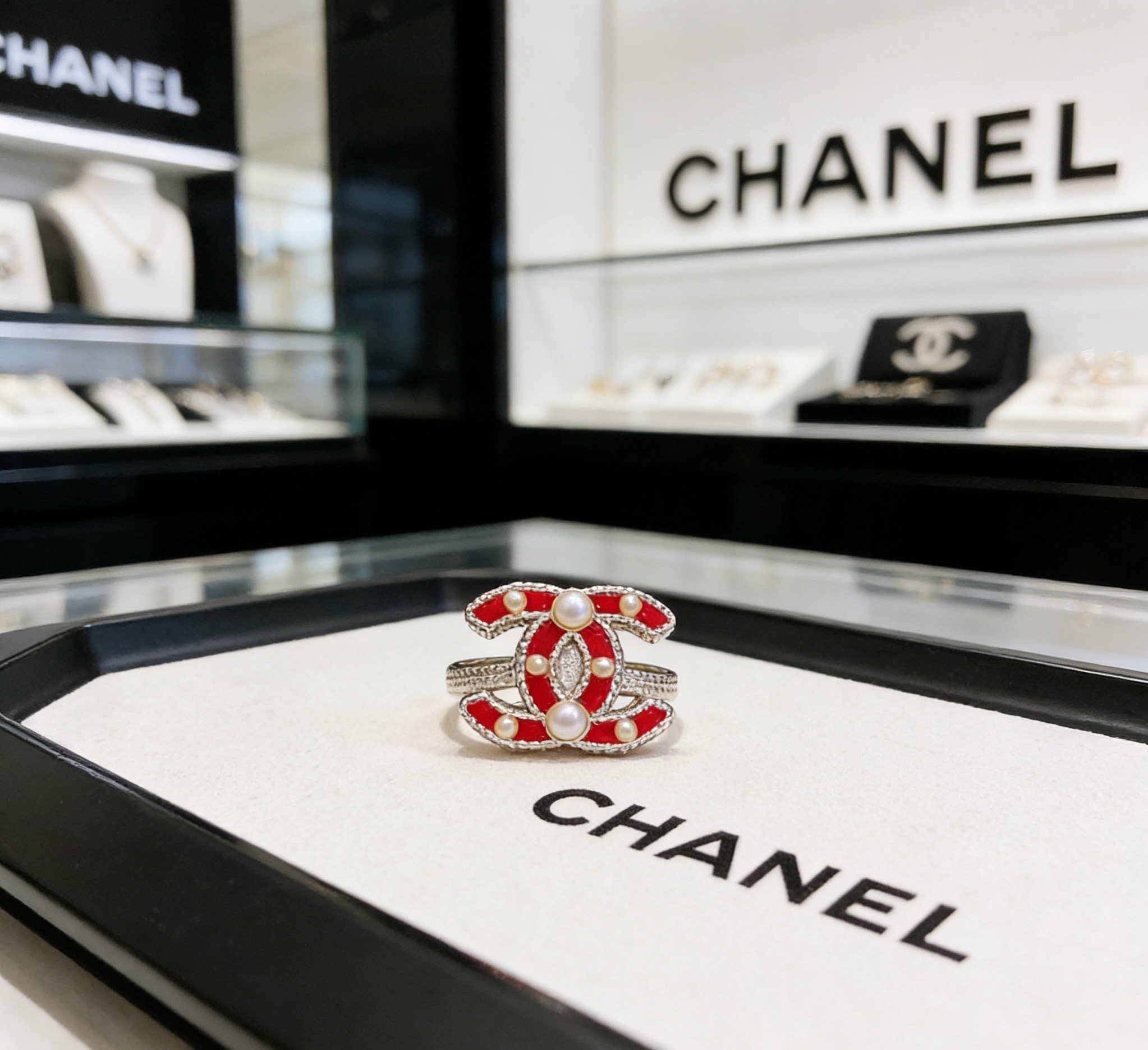 Chanel 香奈儿 简约复古珍珠戒指 精选精致质重工打造 适合各种各样手指  码数678