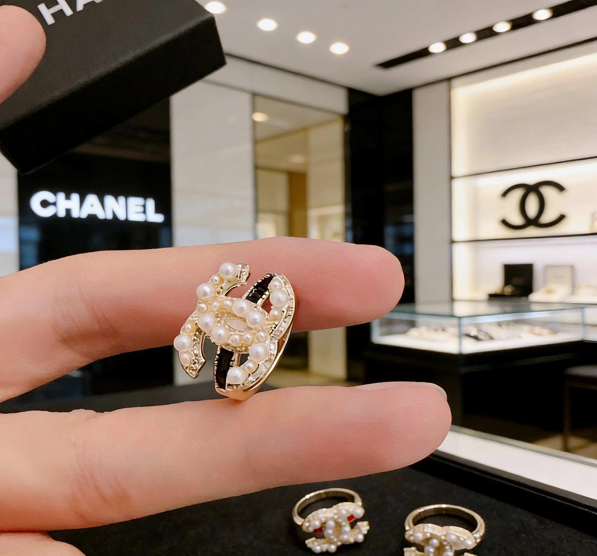 Chanel 香奈儿 简约复古珍珠戒指 精选精致质重工打造 适合各种各样手指  码数678