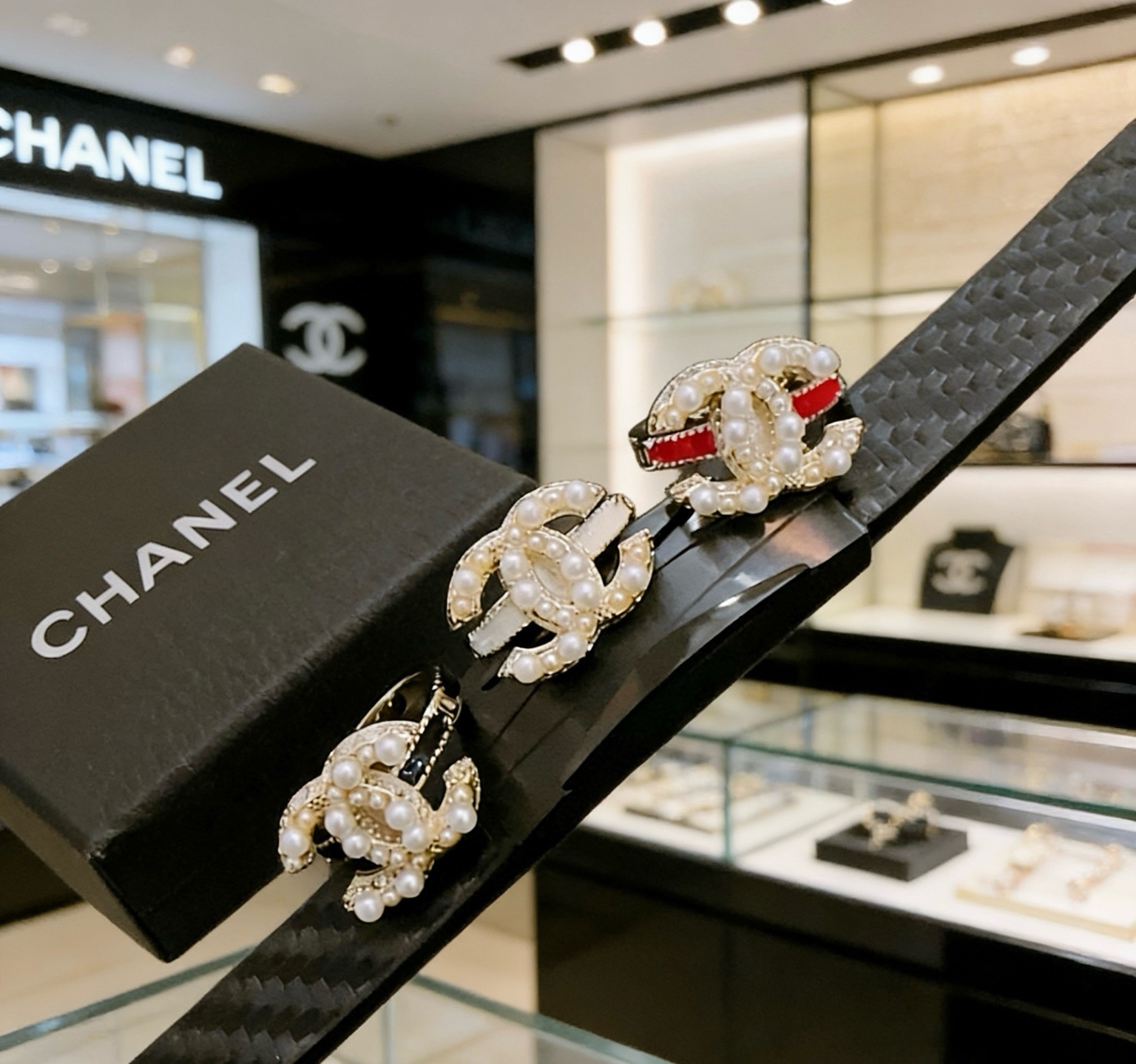 Chanel 香奈儿 简约复古珍珠戒指 精选精致质重工打造 适合各种各样手指  码数678