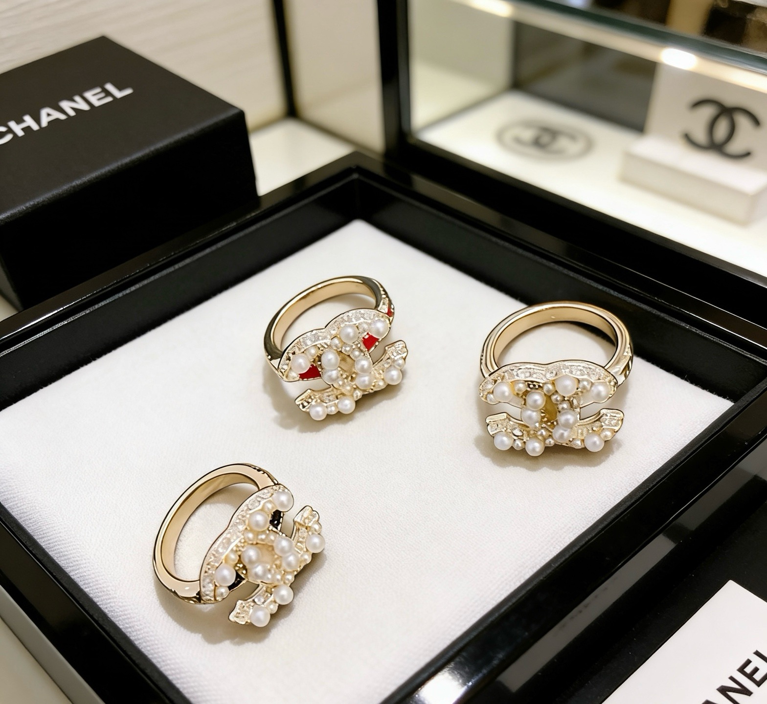 Chanel 香奈儿 简约复古珍珠戒指 精选精致质重工打造 适合各种各样手指  码数678