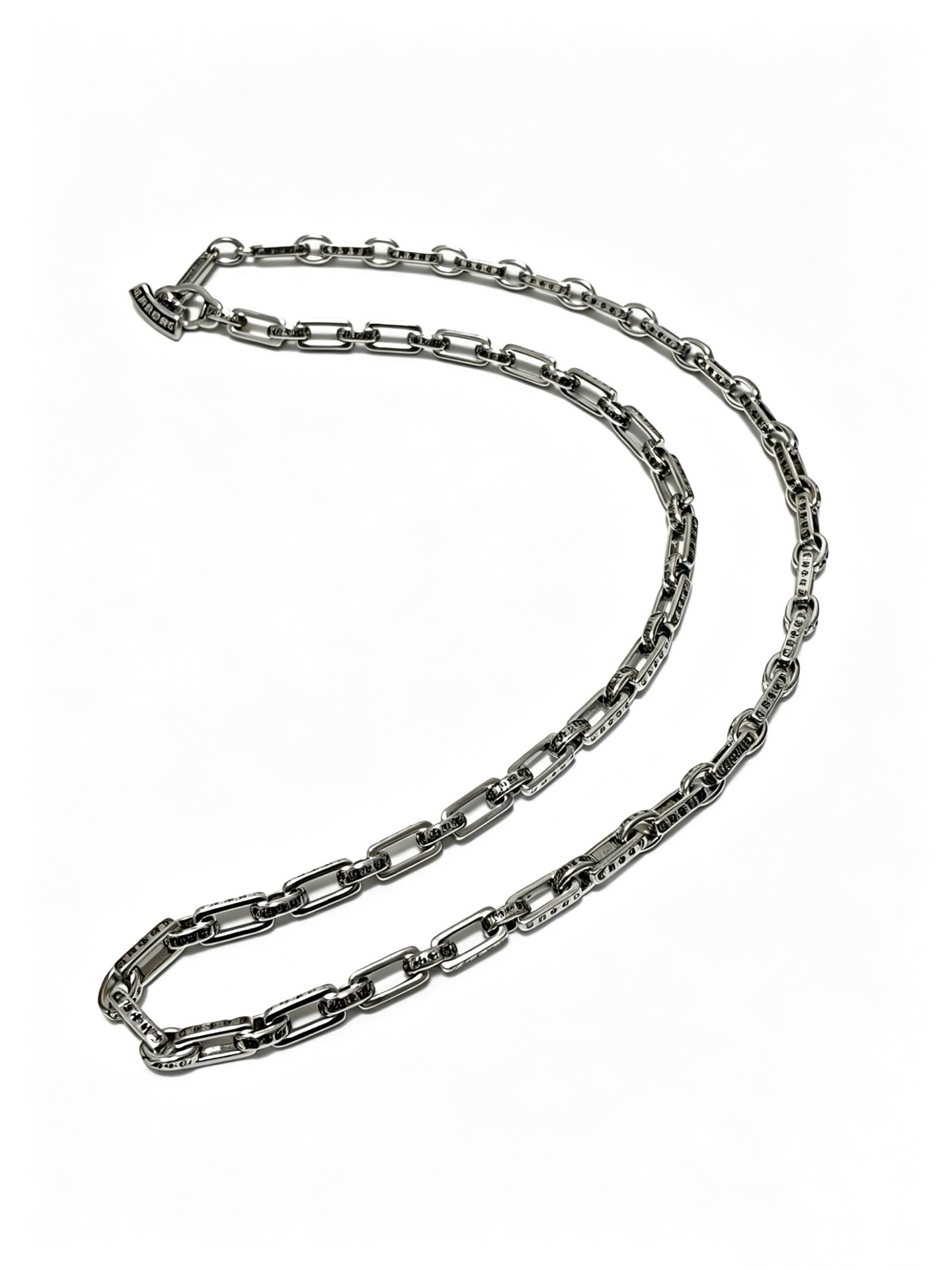 NO:861059,New [counter quality] Chrome Hearts multi-element retro cross necklace, thick cross pendant, different pattern design styles with concave and convex shapes, showing a distinctive cross. The Scout flower is the symbol of Chrome Hearts, so it is more durable. Genuine pattern-printed Chrome Hearts distinguishes the ordinary light version in the market. Match the version and standard quality. Look at the printing details. The degree of retro ash oxidation. Seiko version!  !  !  Purely handmade, authentic molded fashion essentials, can be worn by both men and women, same style for couples, original official website, rock punk Thai silver style, retro elements, trendy and versatile, boutique jewelry, chrome hearts, chrome hearts, necklace19860909新款【专柜品质】Chrome Hearts克罗心多元素复古十字架项链 粗款十字架吊坠 凹凸造型不同的花纹设计风格 呈现出与众不同 十字架 童军花是克罗心的志 所以更经久不衰 正品打版Chrome Hearts克罗心 区别市场普通轻版 对版对标品质 看字印细节 复古做旧灰氧程度.精工版本！！！ 纯手工打造 正品开模潮流时尚必备 男女均可佩戴 情侣同款 官网原版 摇滚朋克泰银风格 复古元素 潮流百搭,饰品精品,chrome hearts,chrome hearts,necklace,Jewelry