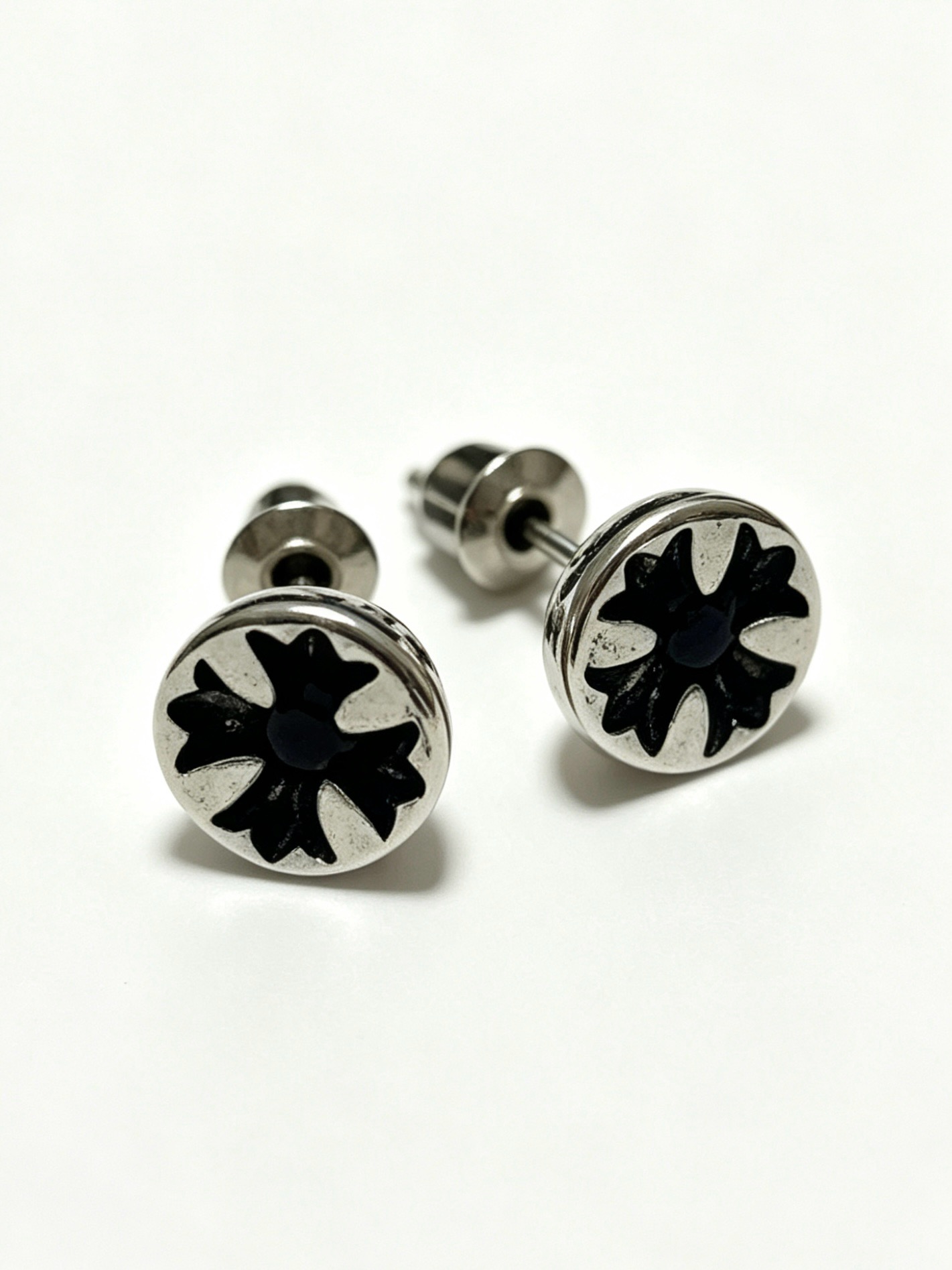 NO:860954,Chrome Hearts Chrome Hearts new classic three-dimensional multi-cross earrings are made in a high version, the same style for men and women, full of personality, fine jewelry, chrome hearts, chrome hearts, earrings19860909Chrome Hearts 克罗心新款 经典立体多十字架耳环高版本打造 男女同款 个性十足,饰品精品,chrome hearts,chrome hearts,earrings,Jewelry
