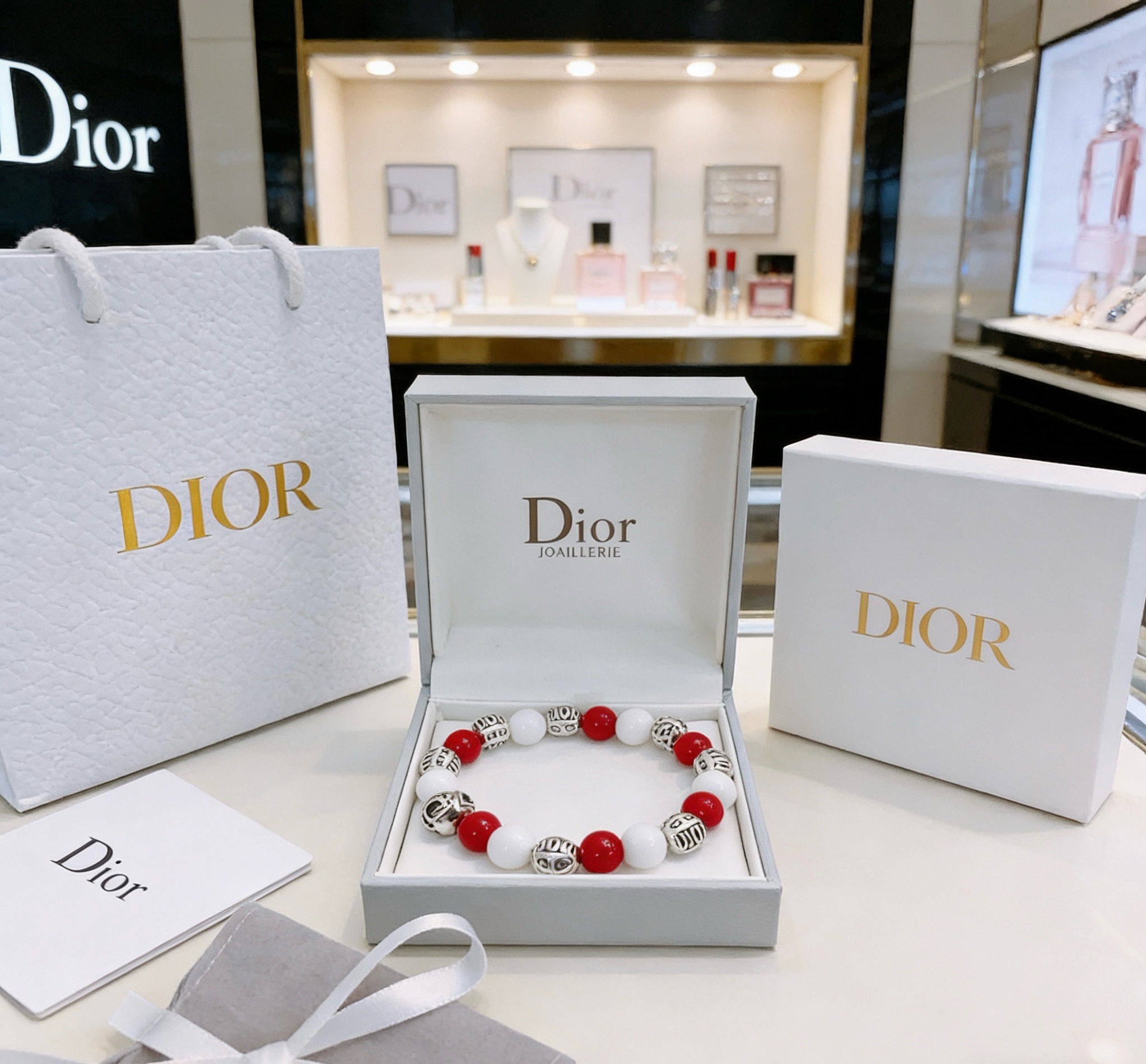 NO:863644,Counter Seiko version DIOR Dior multi-element agate Thai silver style bracelet. Same style as G-Dragon star. Retro style. Original replica. Purely handmade ~ Genuine open mold. Trendy and fashionable must-have. Can be worn by both men and women. Same style for couples. Rock punk Thai silver style. Retro elements. Trendy and versatile. Same style as official website, fine jewelry, dior, dior, bracelet.19860909专柜精工版本 DIOR迪奥 多元素玛瑙泰银风格手链 权志龙明星同款 复古做旧风 原版复刻 纯手工打造 ～正品开模潮流时尚必备 男女均可佩戴 情侣款同款 摇滚朋克泰银风格 复古元素 潮流百搭 官网同款,饰品精品,dior,dior,bracelet,Jewelry