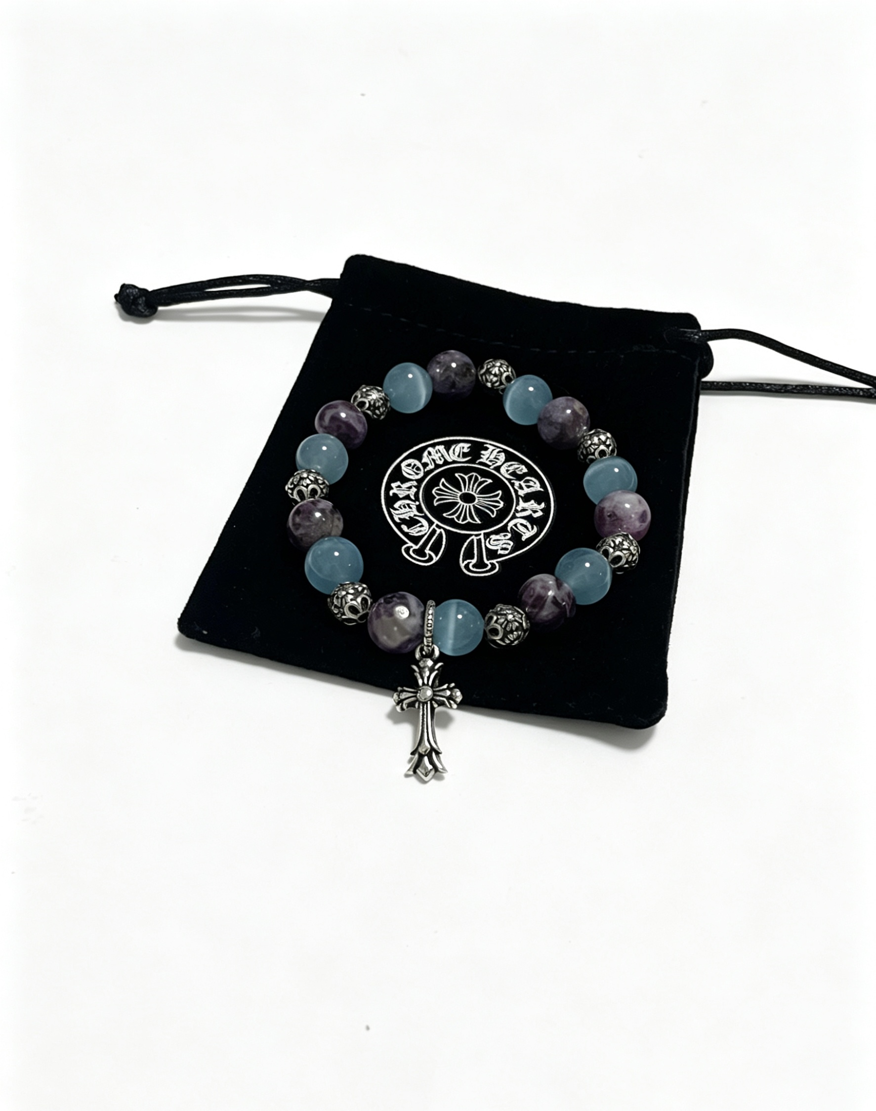 NO:862918,New [counter quality] Chrome Hearts multi-element retro cross agate bracelet, thick cross pendant, different pattern design styles with concave and convex shapes, showing a distinctive cross. The Scout flower is the symbol of Chrome Hearts, so it is more durable. Genuine pattern-printed Chrome Hearts distinguishes the ordinary light version in the market. Match the version and benchmark quality. Look at the printing details. The degree of retro gray oxidation. Seiko version!  !  !  Purely handmade, authentic molded fashion essentials, can be worn by both men and women, same style for couples, original official website, rock punk Thai silver style, retro elements, trendy and versatile, boutique jewelry, chrome hearts, chrome hearts, bracelets19860909新款【专柜品质】Chrome Hearts克罗心多元素复古十字架玛瑙手链 粗款十字架吊坠 凹凸造型不同的花纹设计风格 呈现出与众不同 十字架 童军花是克罗心的志 所以更经久不衰 正品打版Chrome Hearts克罗心 区别市场普通轻版 对版对标品质 看字印细节 复古做旧灰氧程度.精工版本！！！ 纯手工打造 正品开模潮流时尚必备 男女均可佩戴 情侣同款 官网原版 摇滚朋克泰银风格 复古元素 潮流百搭,饰品精品,chrome hearts,chrome hearts,bracelet,Jewelry