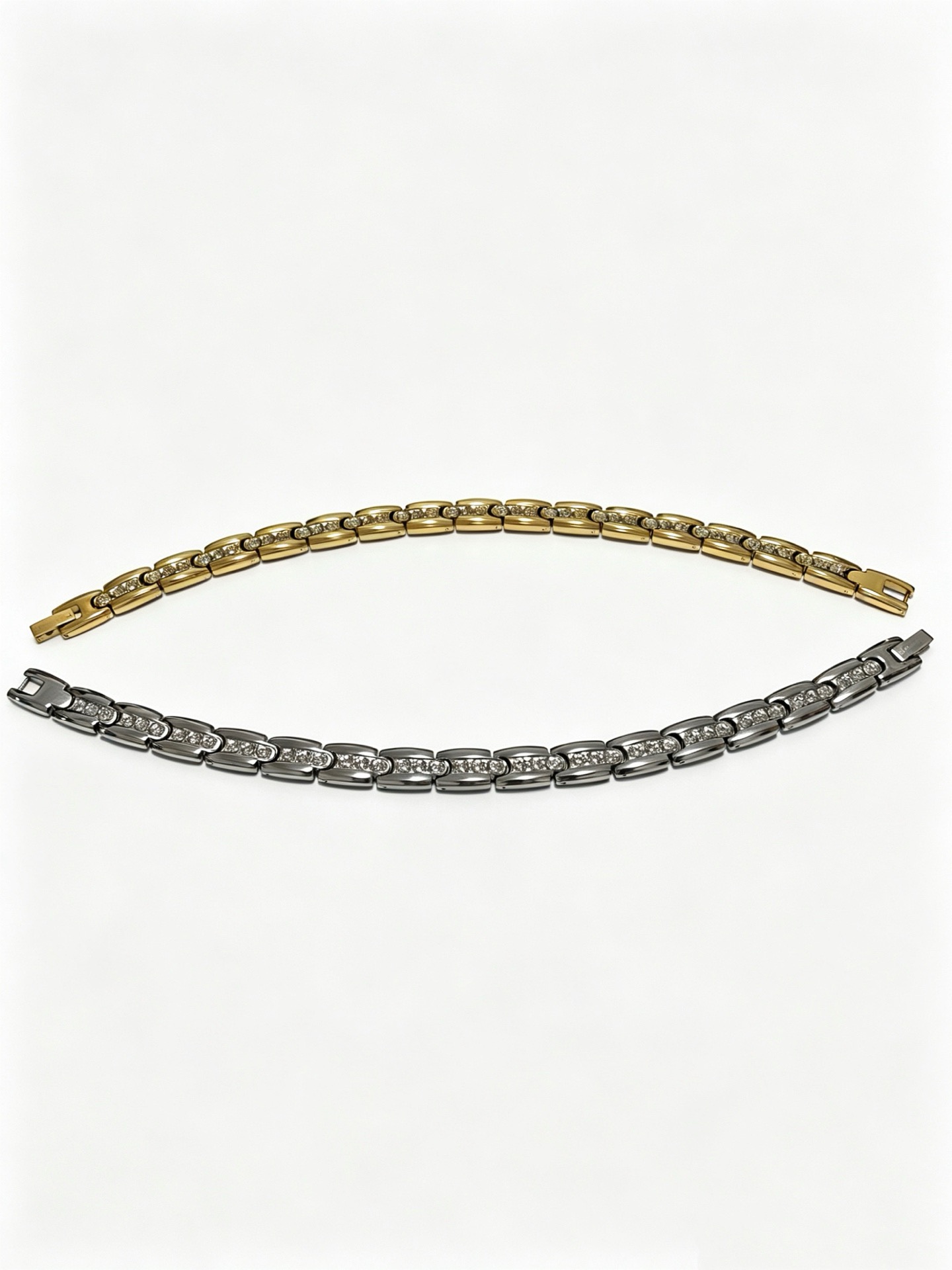 NO:863618,Cartier Bracelet V gold material series has perfect appearance, unparalleled details, the unique color is completely impeccable, and is decorated with a classic ring shape design, which is simple yet elegant and eye-catching. The pure handmade combination of V gold is more elegant and elegant. Same style for men and women. Cartier bracelet, jewelry boutique, cartier, bracelet19860909卡地亚手链V金材质系列 品相完美,细节无敌,那种独特的色泽完全无可挑剔,再缀以经典指环外形设计,简约之余却又优雅夺目,V金纯手工的组合更显气色,上手雅致动人.男女同款 卡地亚手链,饰品精品,cartier,bracelet,Jewelry