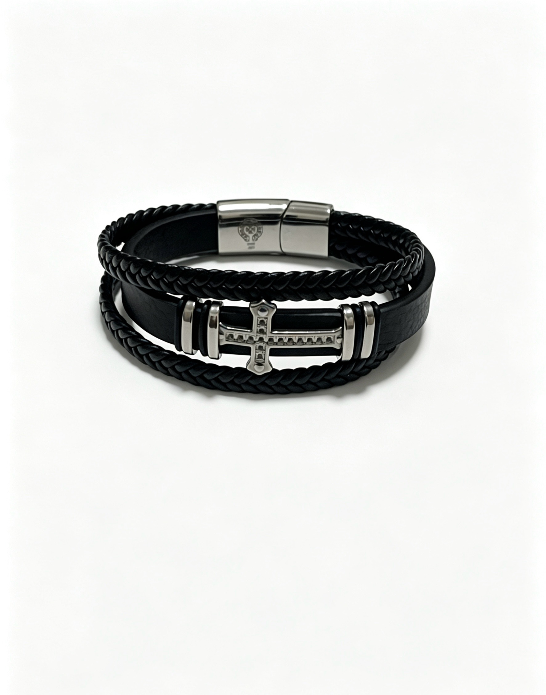 NO:879496,New [counter quality] Chrome Hearts classic retro cross leather bracelet, the original image has concave and convex shapes with different pattern design styles, showing a distinctive cross. The Scout flower is the symbol of Chrome Hearts, so it is more durable. Genuine pattern-printed Chrome Hearts distinguishes the ordinary light version in the market. Check the quality of the version. Look at the printing details, the degree of retro gray oxidation. Seiko version!  !  !  Purely handmade, authentic mold opening, trendy and fashionable must-have, can be worn by both men and women, the same style for couples, official website original version, rock punk Thai silver style, retro elements, trendy and versatile, boutique jewelry, chrome hearts, chrome hearts, bracelet, cowhide19860909新款【专柜品质】Chrome Hearts克罗心经典复古十字牛皮手链,原图凹凸造型不同的花纹设计风格 呈现出与众不同 十字架 童军花是克罗心的志 所以更经久不衰 正品打版Chrome Hearts克罗心 区别市场普通轻版 对版对标品质 看字印细节 复古做旧灰氧程度.精工版本！！！ 纯手工打造 正品开模 潮流时尚必备 男女均可佩戴 情侣同款 官网原版 摇滚朋克泰银风格 复古元素 潮流百搭,饰品精品,chrome hearts,chrome hearts,bracelet,cowhide,Jewelry