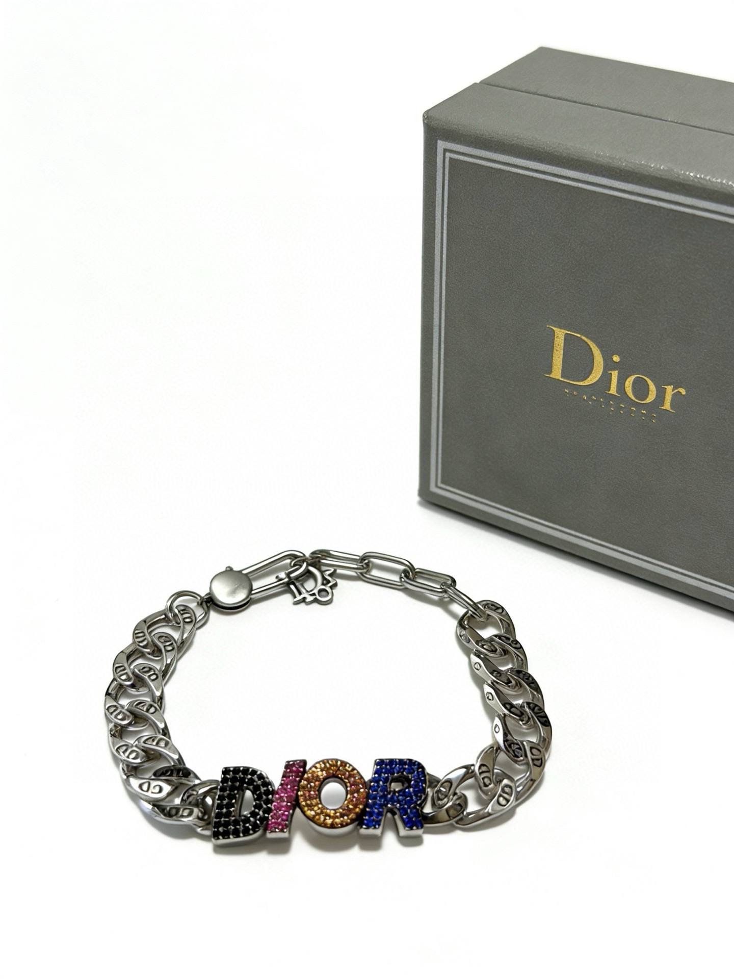 DIOR新款。高品质迪奥手链原单货专柜新款开模复古潮流时尚必备 男女均可佩戴 情侣款同款 摇滚朋克泰银风