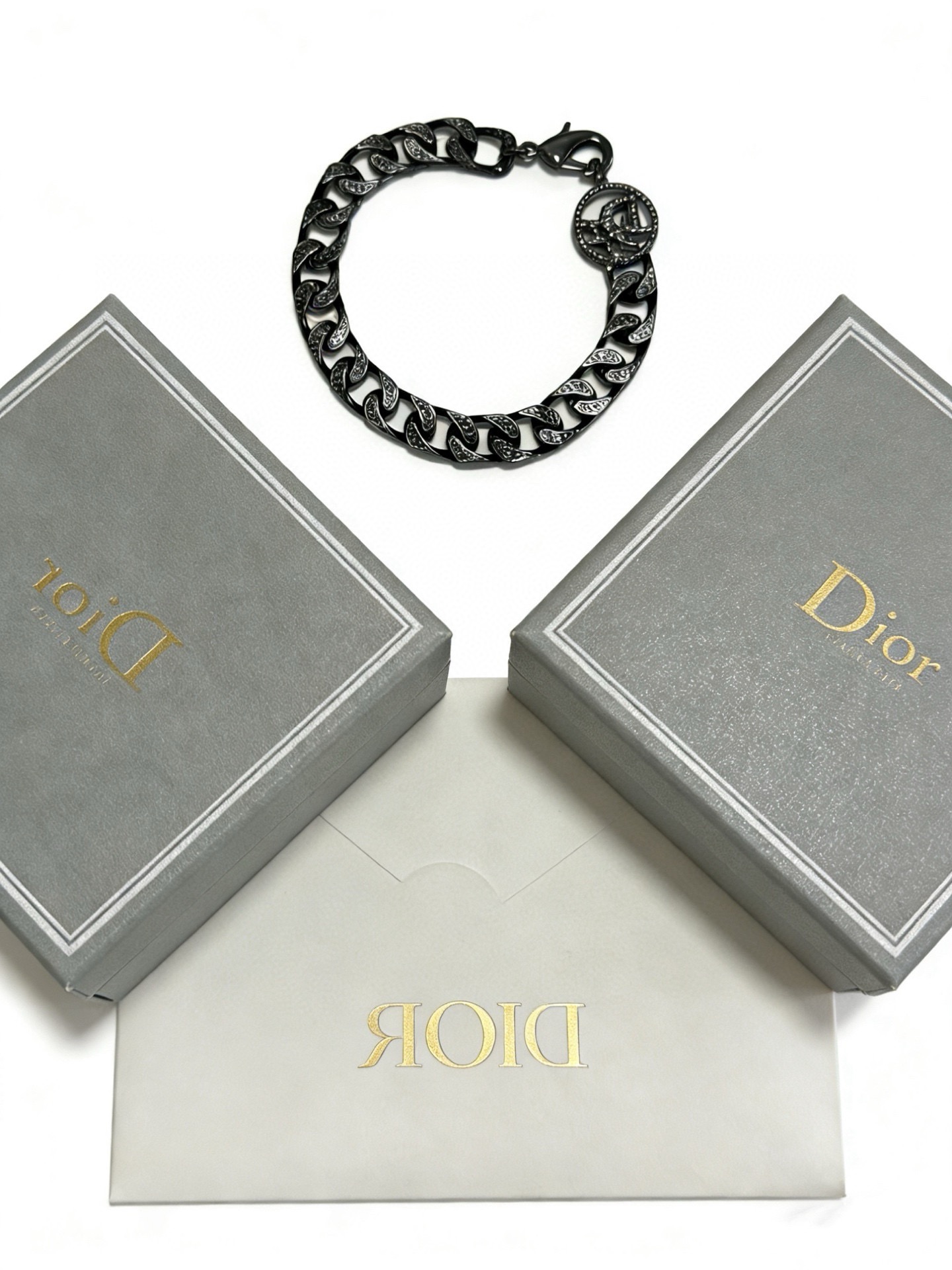 DIOR新款。高品质迪奥手链原单货专柜新款开模复古潮流时尚必备 男女均可佩戴 情侣款同款 摇滚朋克泰银风