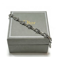 DIOR新款。高品质迪奥手链原单货专柜新款开模复古潮流时尚必备 男女均可佩戴 情侣款同款 摇滚朋克泰银风 DIOR新款。高品质迪奥手链原单货专柜新款开模复古潮流时尚必备 男女均可佩戴 情侣款同款 摇滚朋克泰银风