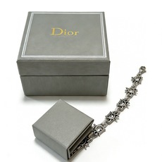 DIOR新款。高品质迪奥手链原单货专柜新款开模复古潮流时尚必备 男女均可佩戴 情侣款同款 摇滚朋克泰银风 DIOR新款。高品质迪奥手链原单货专柜新款开模复古潮流时尚必备 男女均可佩戴 情侣款同款 摇滚朋克泰银风