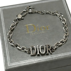 DIOR新款。高品质迪奥手链原单货专柜新款开模复古潮流时尚必备 男女均可佩戴 情侣款同款 摇滚朋克泰银风 DIOR新款。高品质迪奥手链原单货专柜新款开模复古潮流时尚必备 男女均可佩戴 情侣款同款 摇滚朋克泰银风