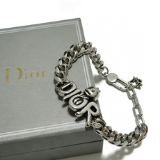 DIOR新款。高品质迪奥手链原单货专柜新款开模复古潮流时尚必备 男女均可佩戴 情侣款同款 摇滚朋克泰银风 DIOR新款。高品质迪奥手链原单货专柜新款开模复古潮流时尚必备 男女均可佩戴 情侣款同款 摇滚朋克泰银风