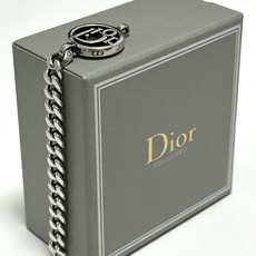 DIOR新款。高品质迪奥手链原单货专柜新款开模复古潮流时尚必备 男女均可佩戴 情侣款同款 摇滚朋克泰银风 DIOR新款。高品质迪奥手链原单货专柜新款开模复古潮流时尚必备 男女均可佩戴 情侣款同款 摇滚朋克泰银风