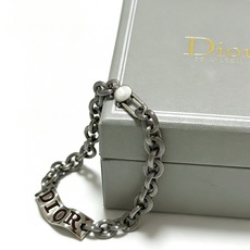 DIOR新款。高品质迪奥手链原单货专柜新款开模复古潮流时尚必备 男女均可佩戴 情侣款同款 摇滚朋克泰银风 DIOR新款。高品质迪奥手链原单货专柜新款开模复古潮流时尚必备 男女均可佩戴 情侣款同款 摇滚朋克泰银风