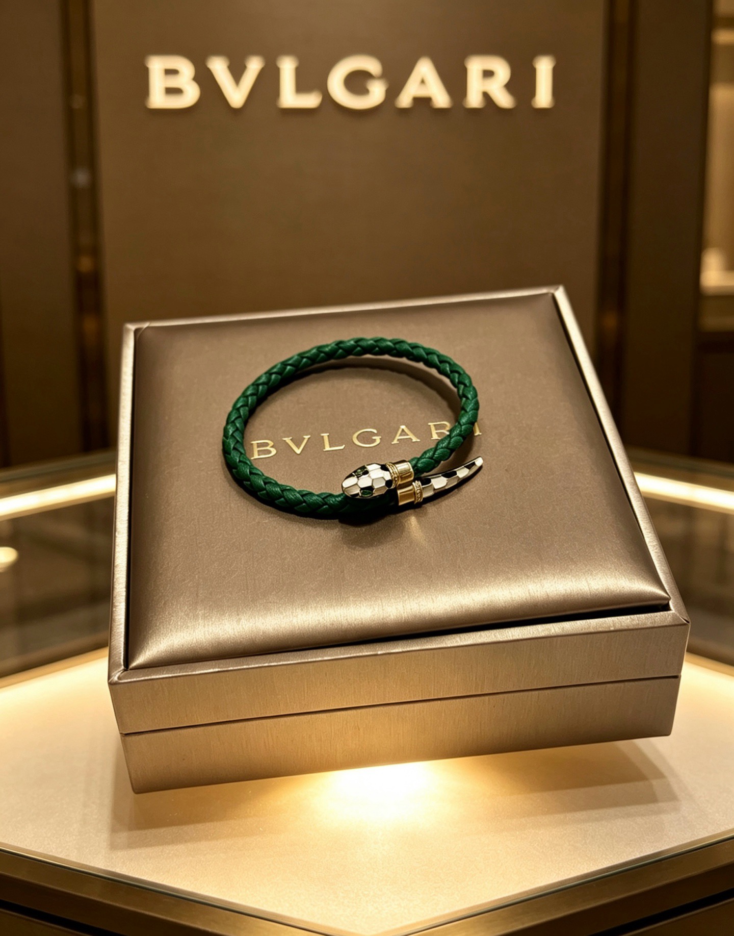 高品质宝格丽牛皮手绳手链💍原单货专柜新款开模复古潮流时尚必备 男女均可佩戴 情侣款同款 摇滚朋克泰银风格