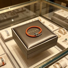 高品质宝格丽牛皮手绳手链💍原单货专柜新款开模复古潮流时尚必备 男女均可佩戴 情侣款同款 摇滚朋克泰银风格 高品质宝格丽牛皮手绳手链💍原单货专柜新款开模复古潮流时尚必备 男女均可佩戴 情侣款同款 摇滚朋克泰银风格