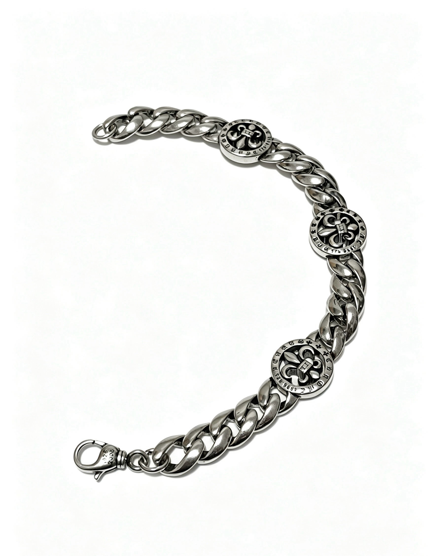 NO:896168,New [counter quality] Chrome Hearts multi-element retro cross bracelet, thick cross pendant, different pattern design styles with concave and convex shapes, showing a distinctive cross. The Scout flower is the symbol of Chrome Hearts, so it is more durable. Genuine pattern-printed Chrome Hearts distinguishes the ordinary light version in the market. Match the version and benchmark quality. Look at the printing details. The degree of retro ash oxidation. Seiko version!  !  !  Purely handmade, authentic molded fashion essentials, can be worn by both men and women, same style for couples, original official website, rock punk Thai silver style, retro elements, trendy and versatile, boutique jewelry, chrome hearts, chrome hearts, bracelets19860909新款【专柜品质】Chrome Hearts克罗心多元素复古十字架手链 粗款十字架吊坠 凹凸造型不同的花纹设计风格 呈现出与众不同 十字架 童军花是克罗心的志 所以更经久不衰 正品打版Chrome Hearts克罗心 区别市场普通轻版 对版对标品质 看字印细节 复古做旧灰氧程度.精工版本！！！ 纯手工打造 正品开模潮流时尚必备 男女均可佩戴 情侣同款 官网原版 摇滚朋克泰银风格 复古元素 潮流百搭,饰品精品,chrome hearts,chrome hearts,bracelet,Jewelry
