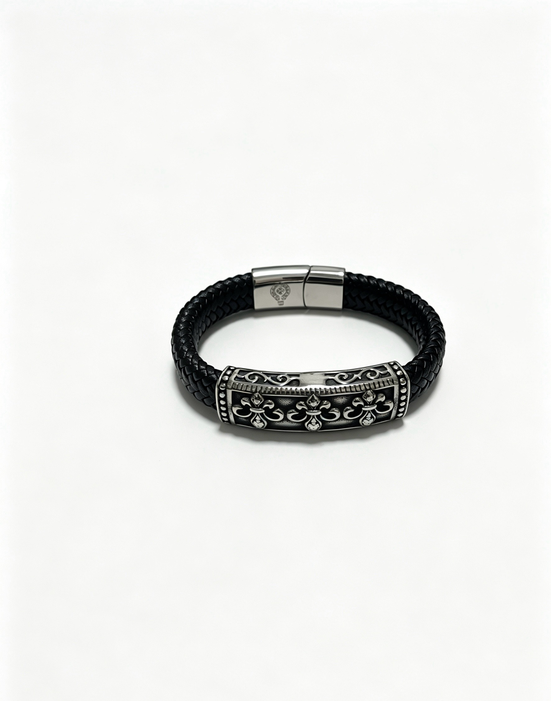 NO:922089,New [counter quality] Chrome Hearts classic retro cross cowhide bracelet, the original image has concave and convex shapes with different pattern design styles, showing a distinctive cross. The Scout flower is Chrome Hearts' symbol, so it is more durable. Genuine pattern-printed Chrome Hearts distinguishes the ordinary light version in the market. Check the quality of the version. Look at the printing details, the degree of retro gray oxidation. Seiko version!  !  !  Purely handmade, authentic mold opening, trendy and fashionable must-have, can be worn by both men and women, the same style for couples, official website original version, rock punk Thai silver style, retro elements, trendy and versatile, boutique jewelry, chrome hearts, chrome hearts, bracelet, cowhide19860909新款【专柜品质】Chrome Hearts克罗心经典复古十字牛皮手链,原图凹凸造型不同的花纹设计风格 呈现出与众不同 十字架 童军花是克罗心的志 所以更经久不衰 正品打版Chrome Hearts克罗心 区别市场普通轻版 对版对标品质 看字印细节 复古做旧灰氧程度.精工版本！！！ 纯手工打造 正品开模 潮流时尚必备 男女均可佩戴 情侣同款 官网原版 摇滚朋克泰银风格 复古元素 潮流百搭,饰品精品,chrome hearts,chrome hearts,bracelet,cowhide,Jewelry
