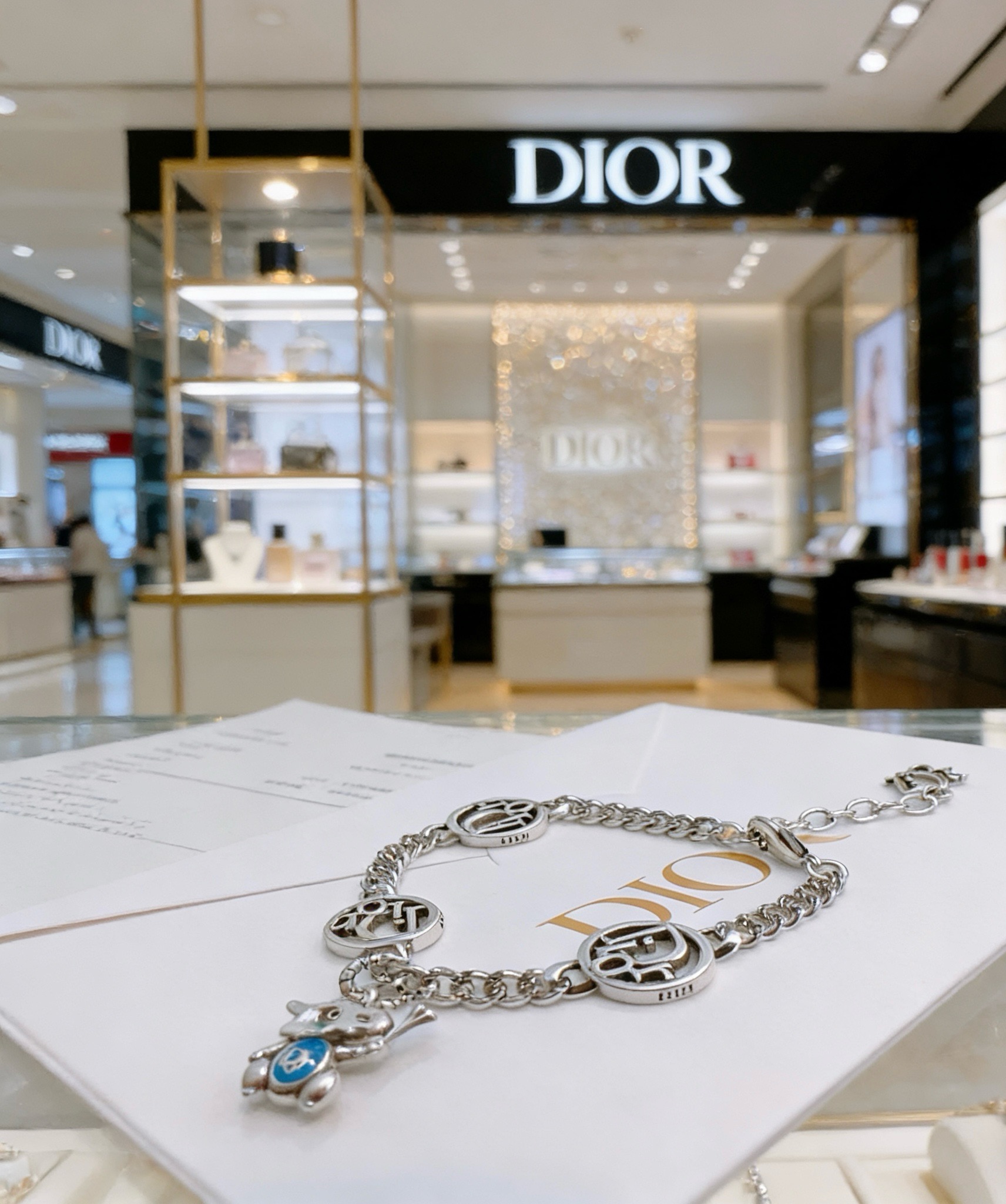 DIOR新款高品质迪奥手链原单货专柜新款开模复古潮流时尚必备 男女均可佩戴 情侣款同款 摇滚朋克泰银风格 复古元素 潮流