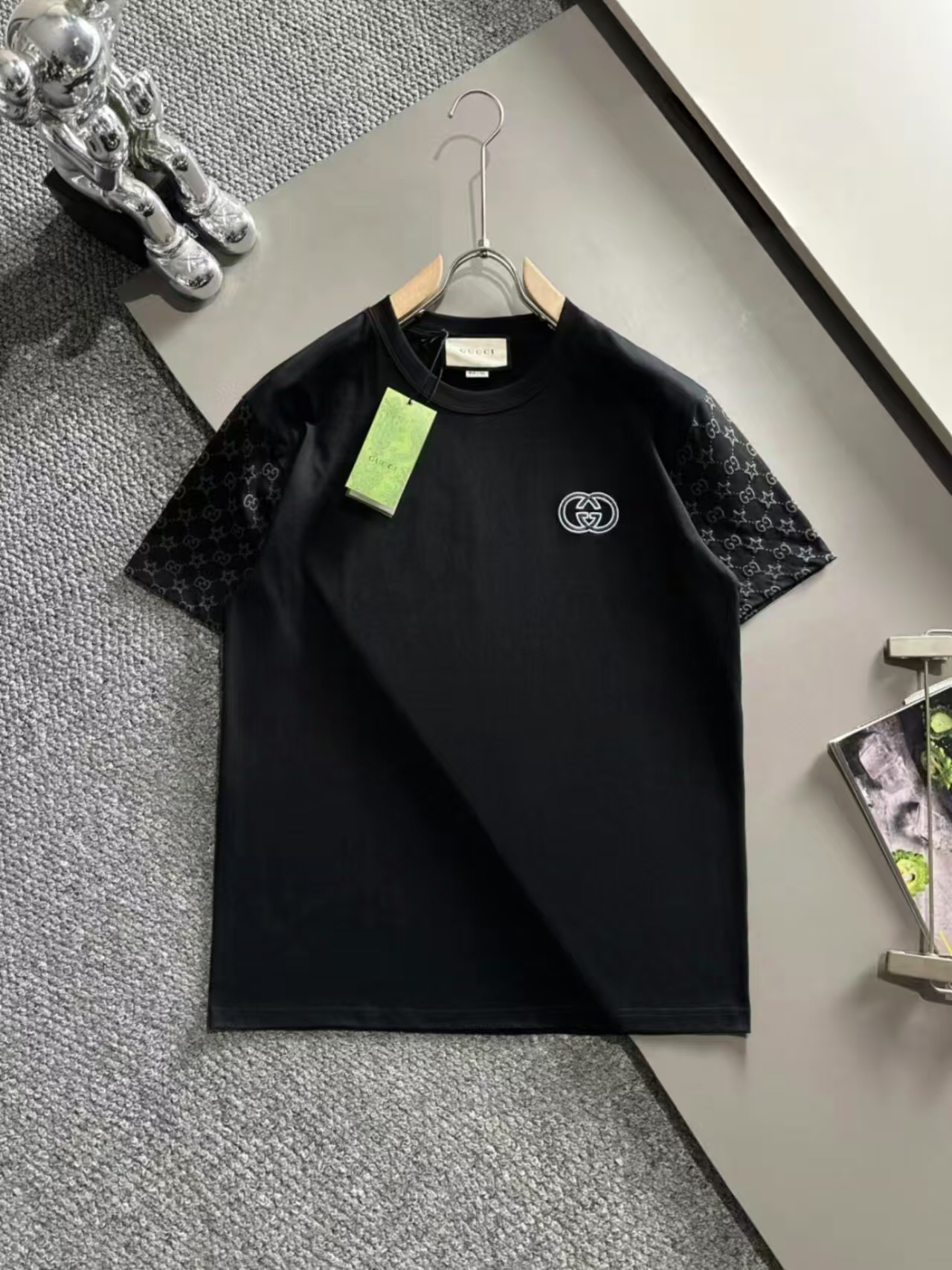 (Llega al día siguiente) GUCCI 2025 nuevo modelo, logo de letras con flocado en ambas mangas, bordado doble G en el pec…