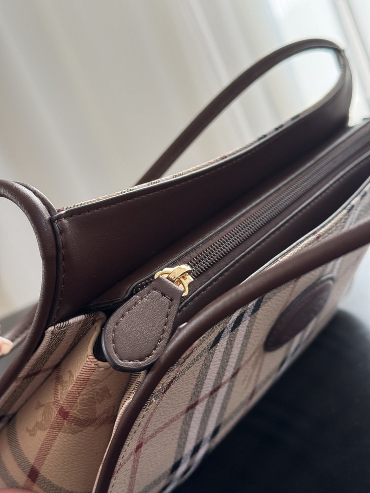 Sized to hold daily essentials including a smartphone, cardholder, and - Comprehensive 2