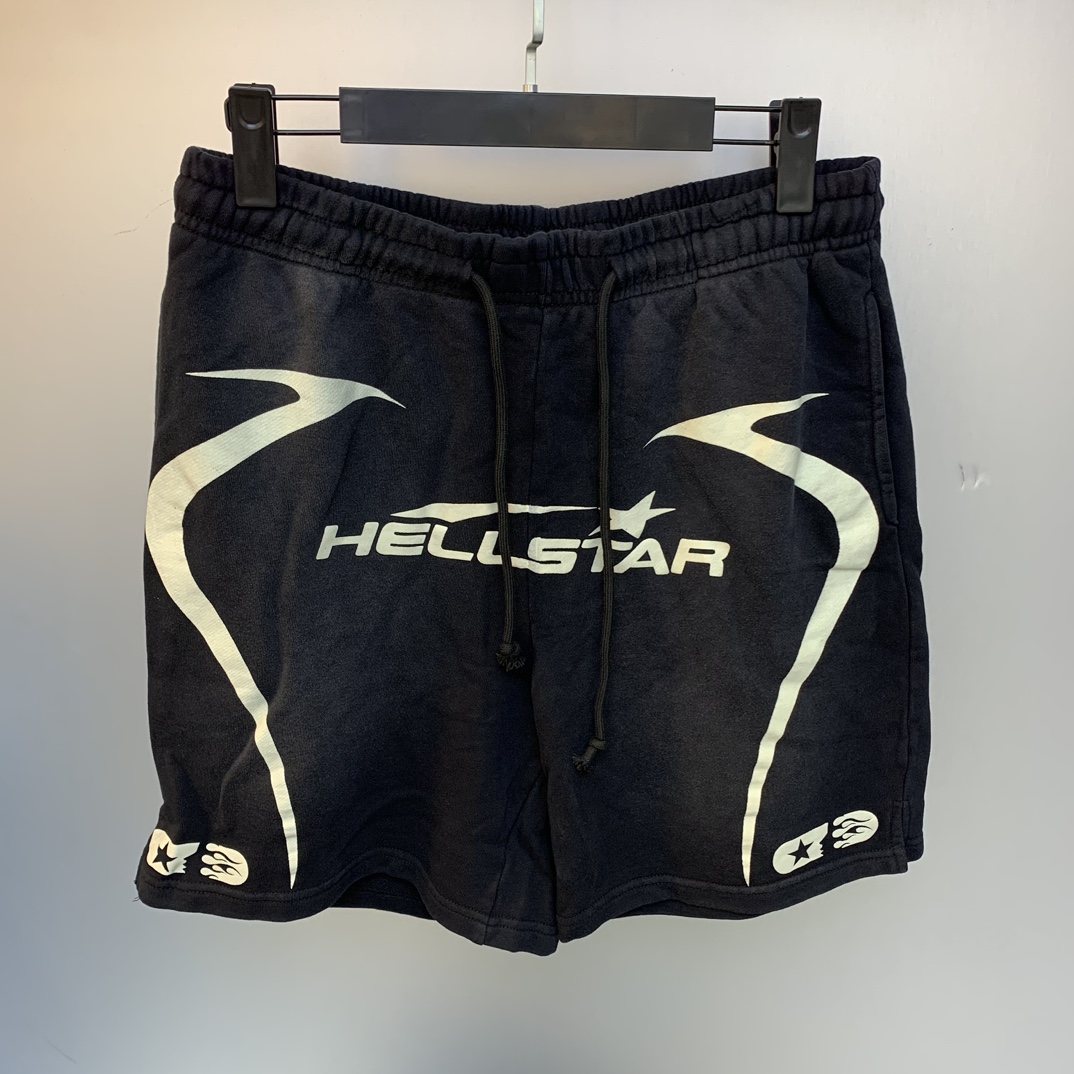 Hellstar Horse Spray Shorts: High-Quality Fashion with Custom Designs and Bold Colors - 图片 1