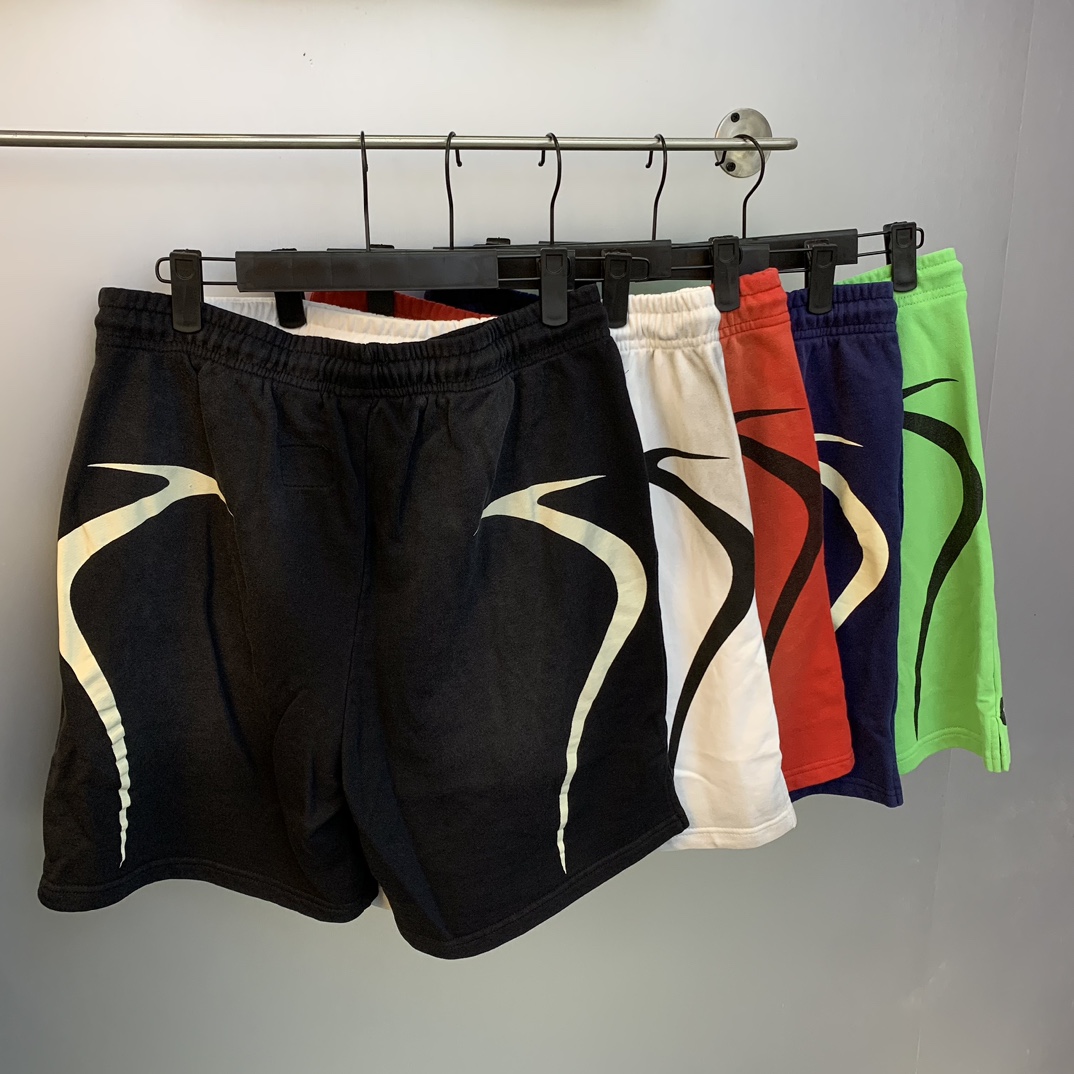 Hellstar Horse Spray Shorts: High-Quality Fashion with Custom Designs and Bold Colors - 图片 8