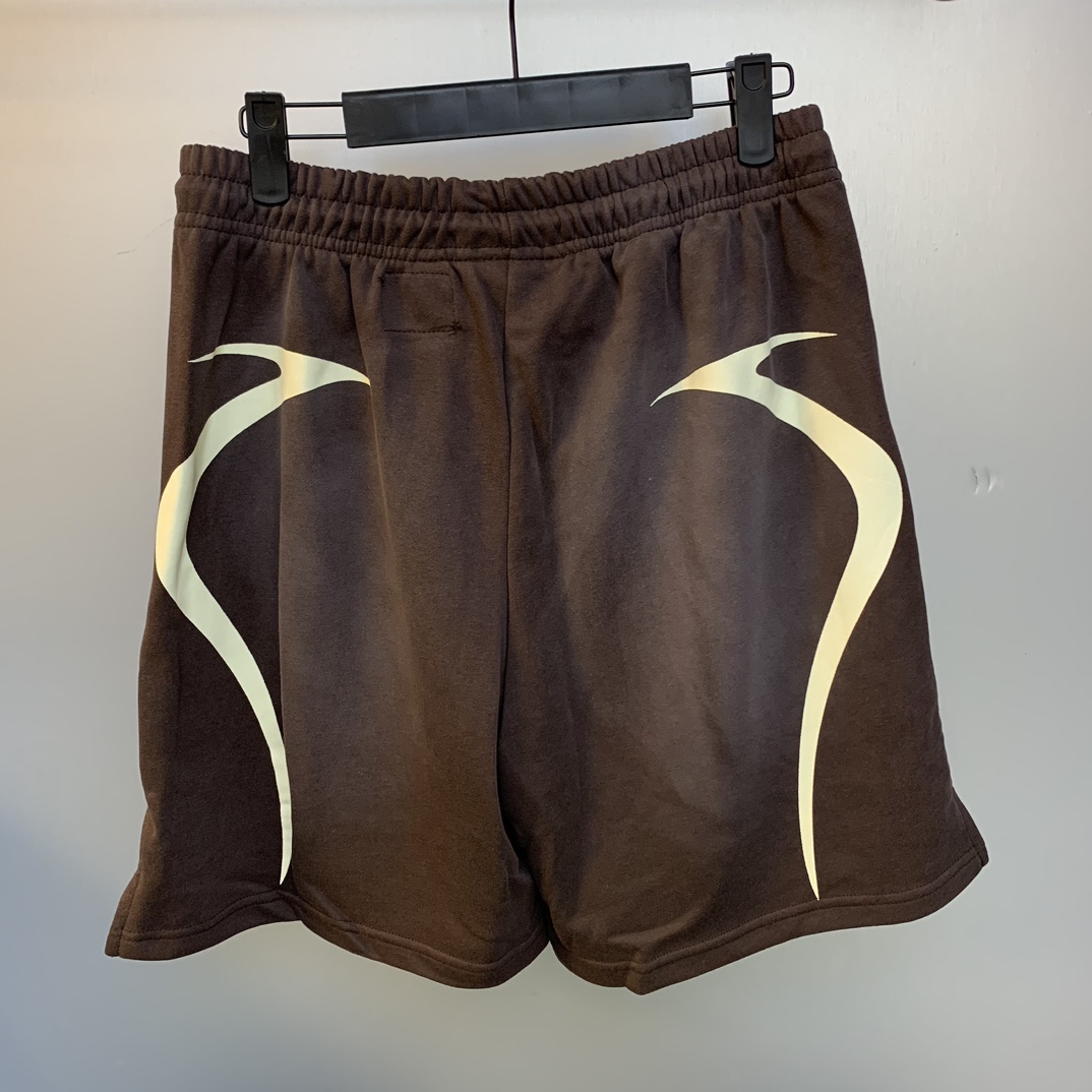Hellstar Fashion Work: High-Quality Horse Spray Shorts in New Brown - 图片 2