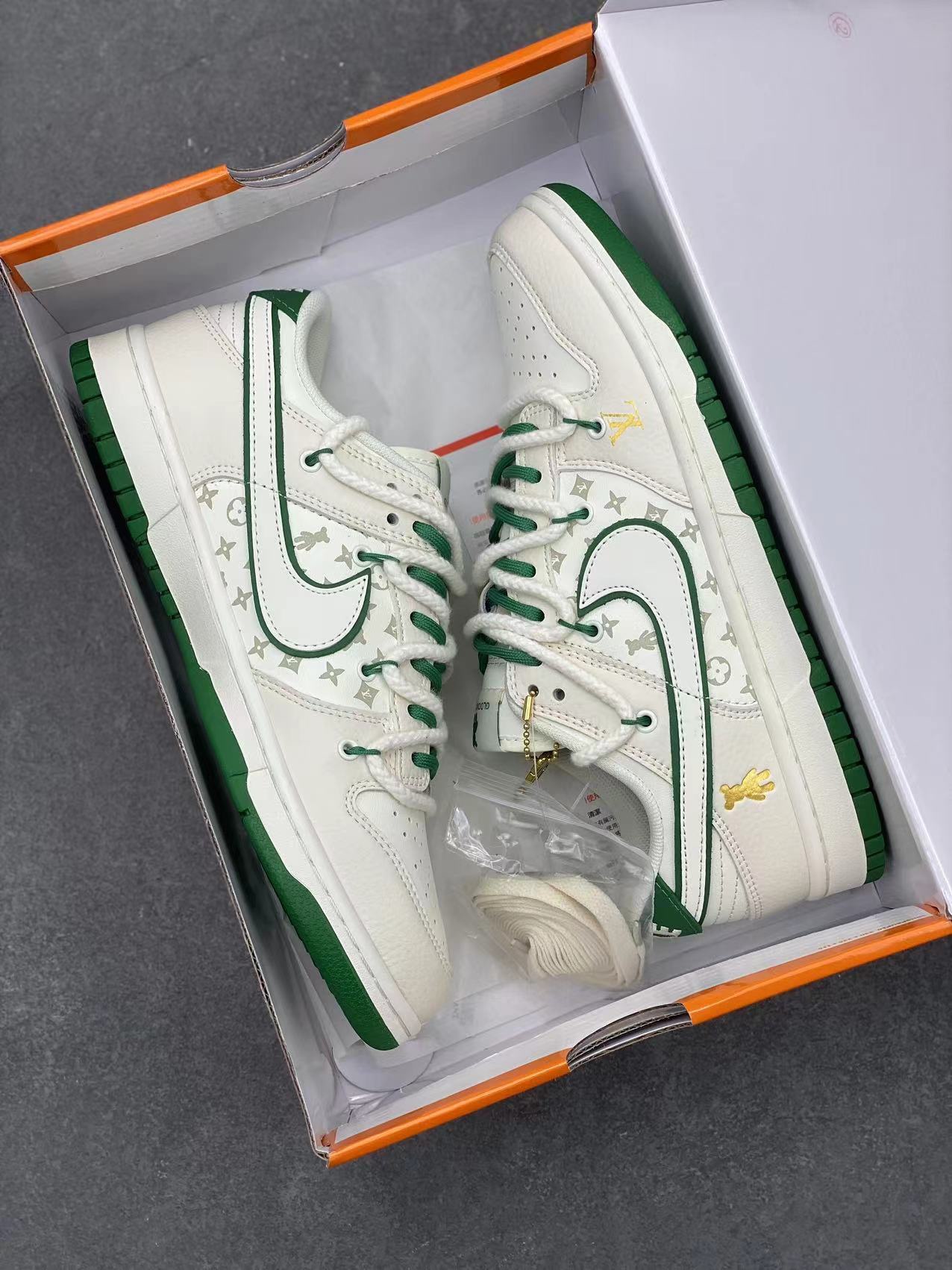 Nike SB Dunk Low Louis Vuitton Custom Green Bear Sneakers - Limited Edition 10 i1704954978 7877 3