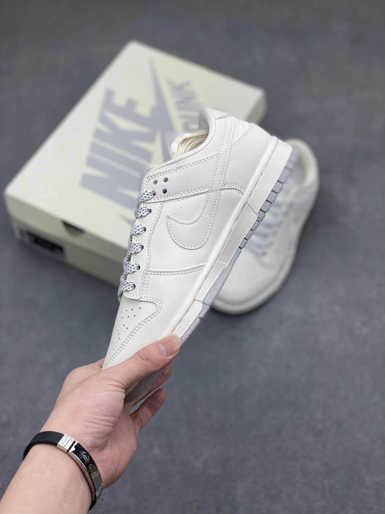 Nike SB Dunk Low Louis Vuitton Custom Sneakers - Limited Edition 4 i1712472776 6308 5