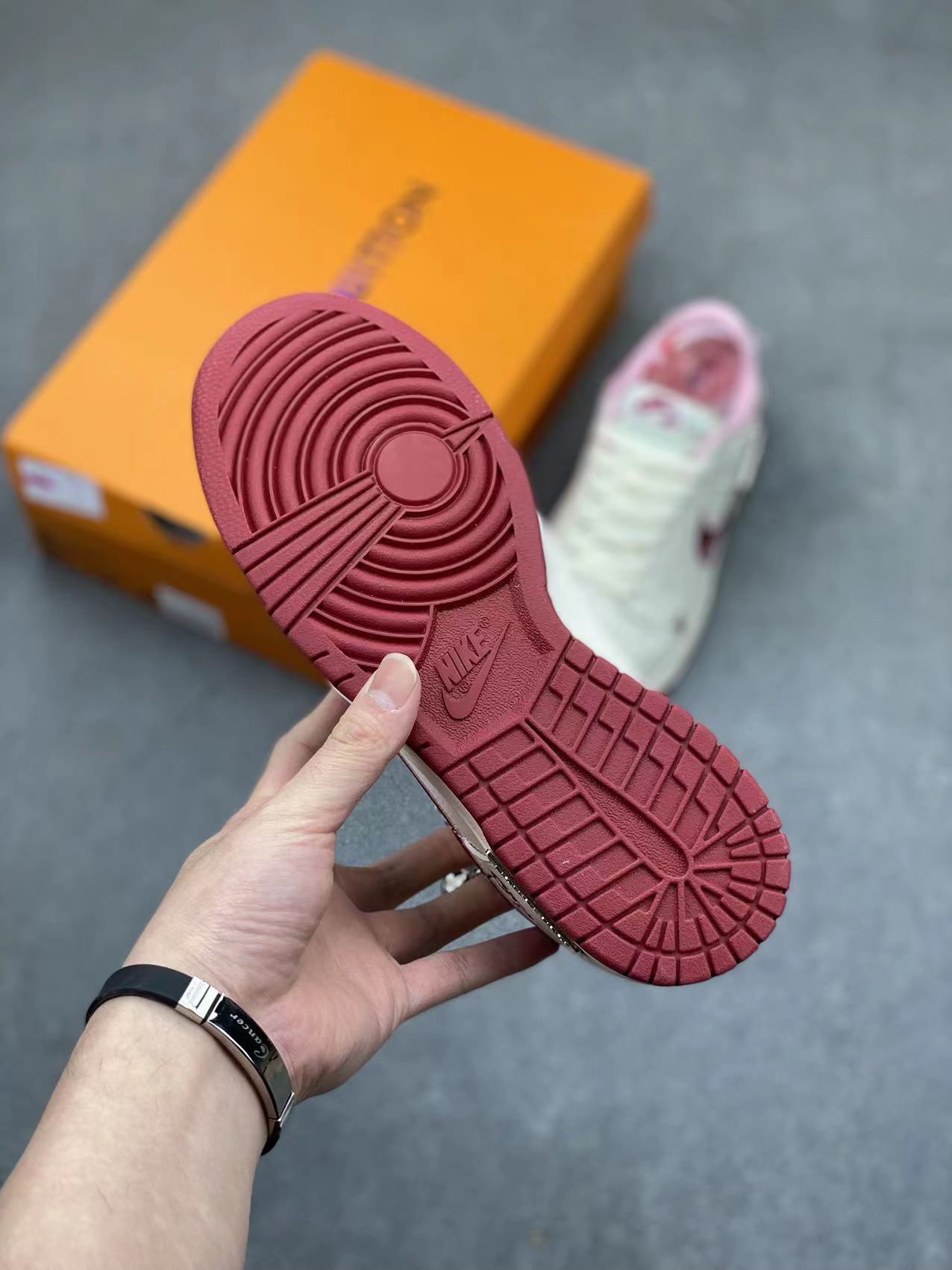 Nike SB Dunk Low Cherry Valentine's Day Sneakers - High-End Custom Edition 7 i1715843438 7408 0