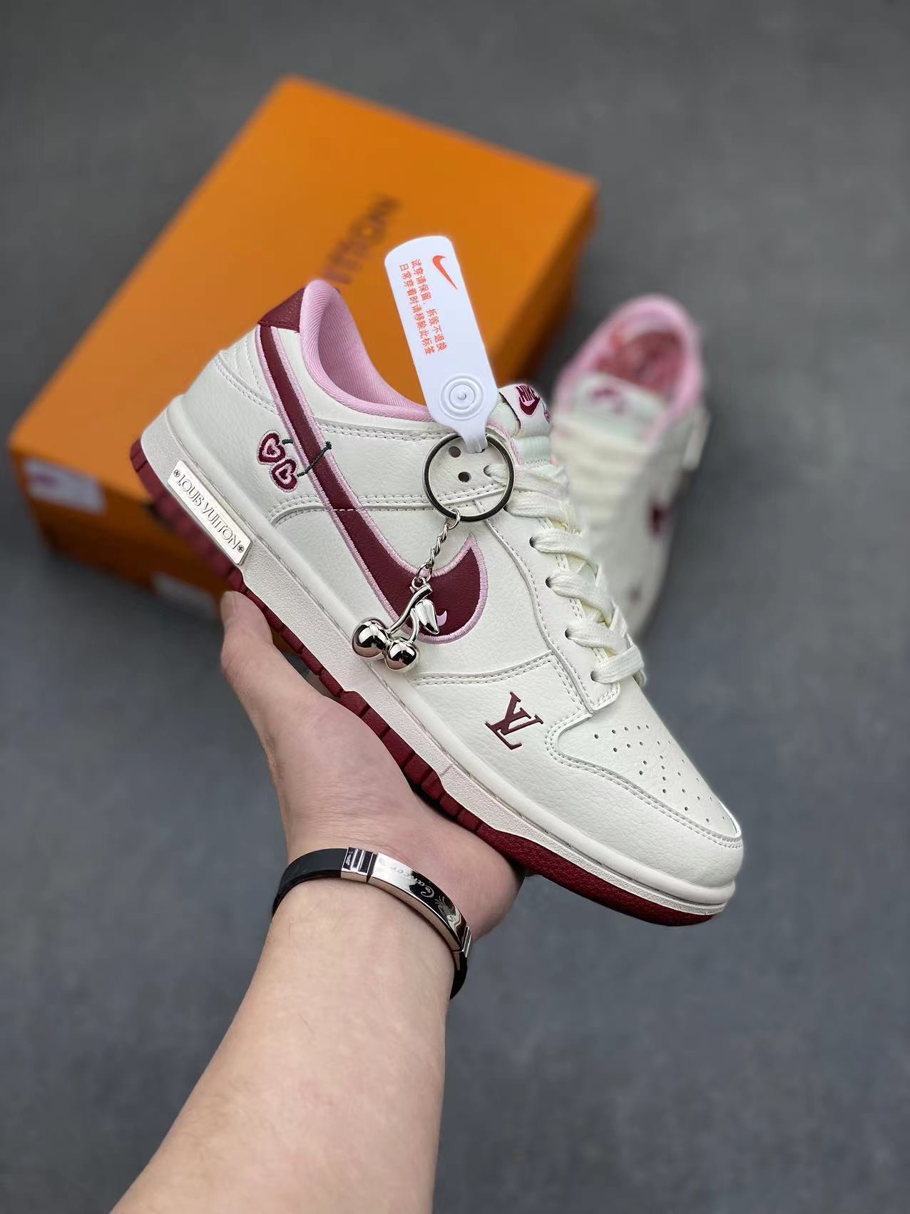 Nike SB Dunk Low Cherry Valentine's Day Sneakers - High-End Custom Edition 2 i1715843438 9015 3