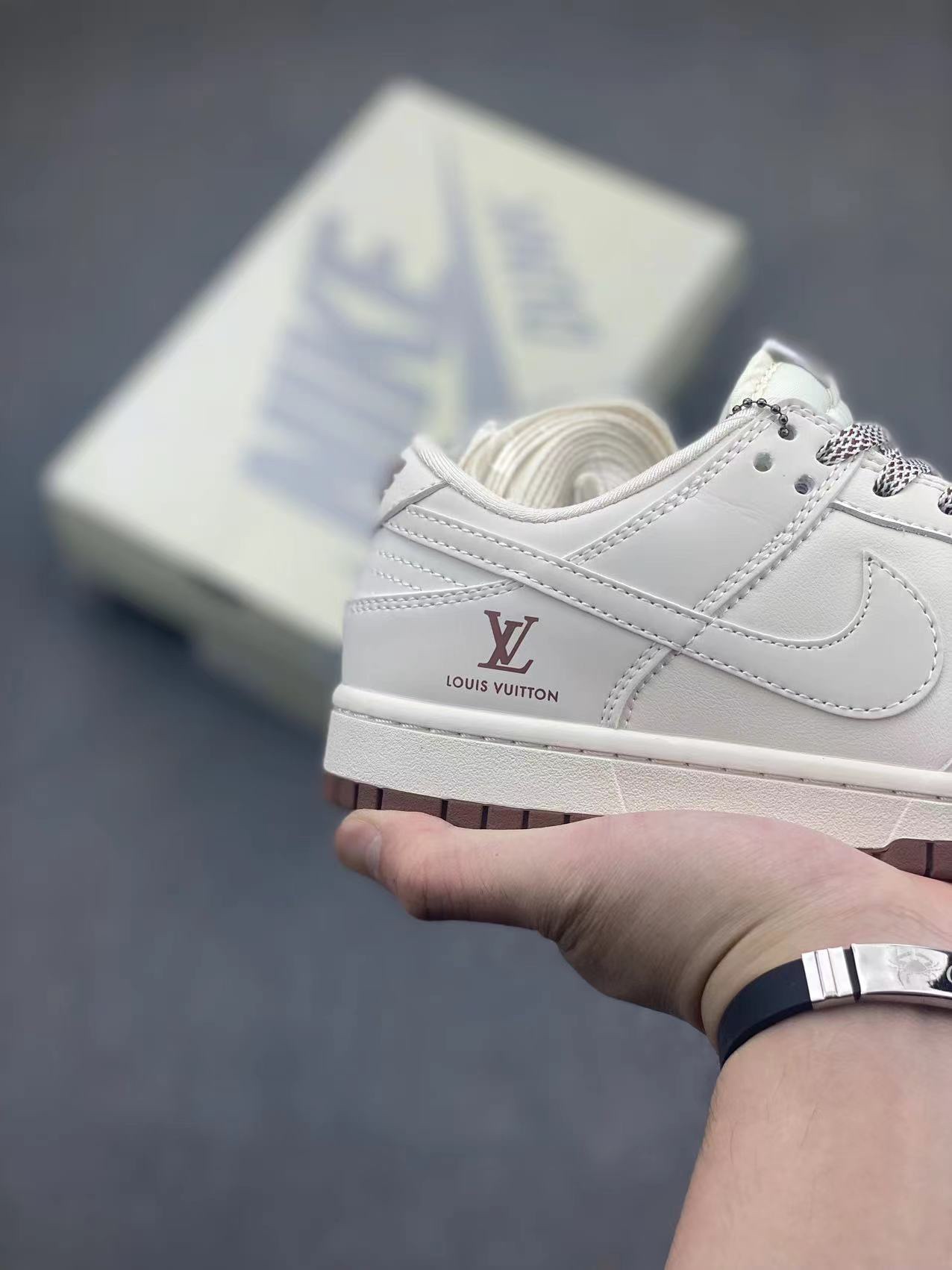 Nike SB Dunk Low x Louis Vuitton Collaboration Sneakers - Limited Edition 6 i1717141557 2469 5
