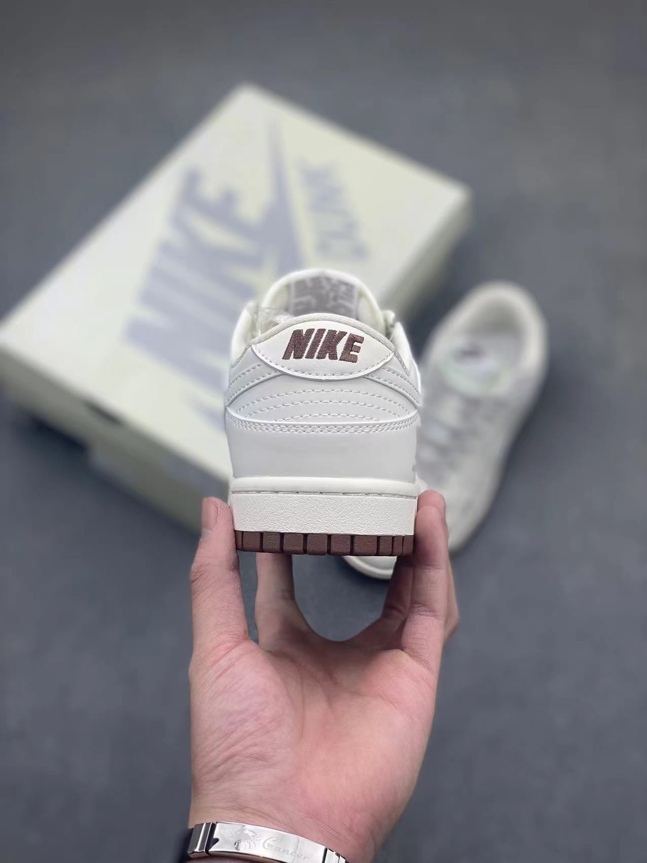 Nike SB Dunk Low x Louis Vuitton Collaboration Sneakers - Limited Edition 5 i1717141557 4215 0