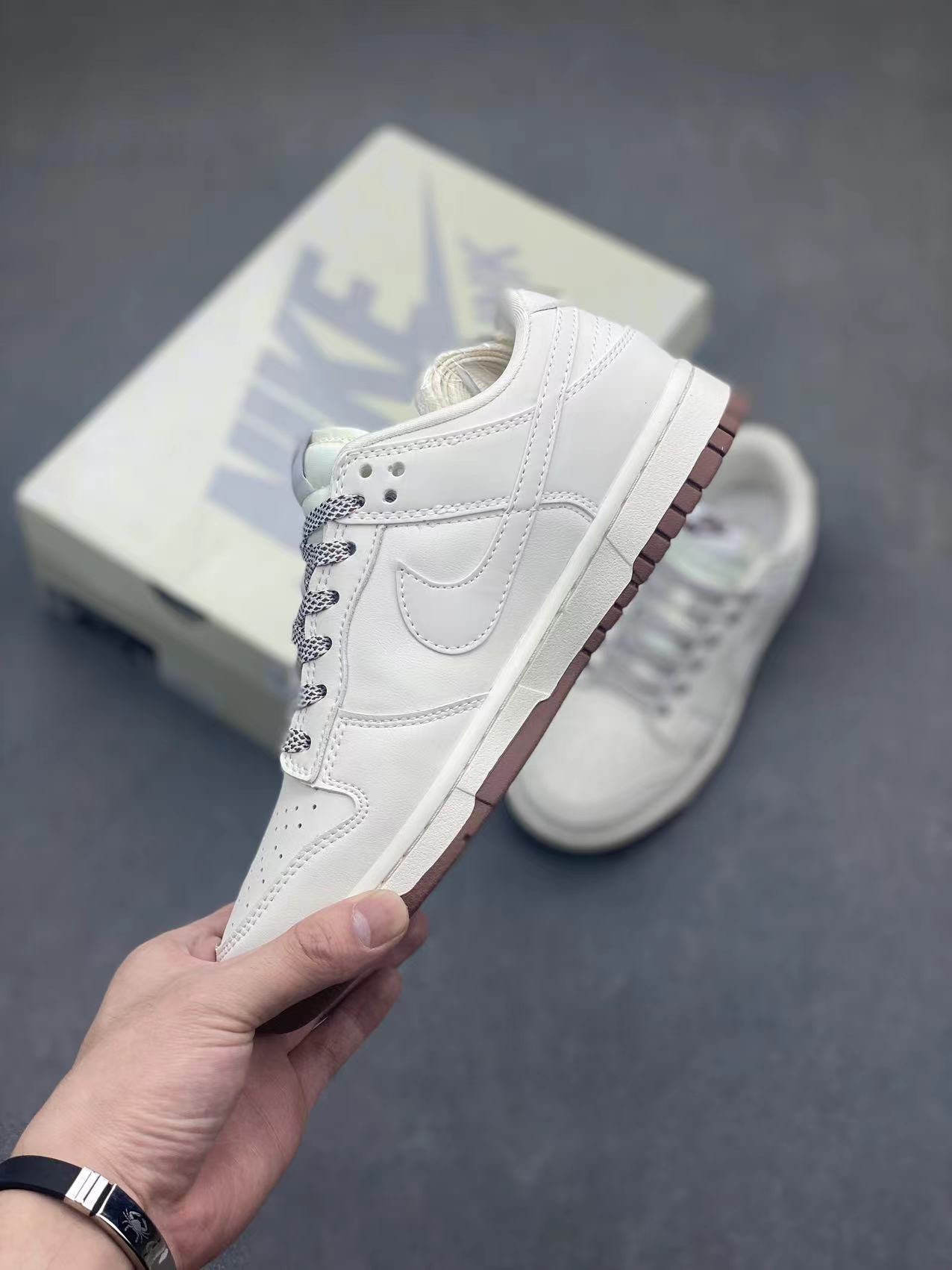 Nike SB Dunk Low x Louis Vuitton Collaboration Sneakers - Limited Edition 4 i1717141557 607 4
