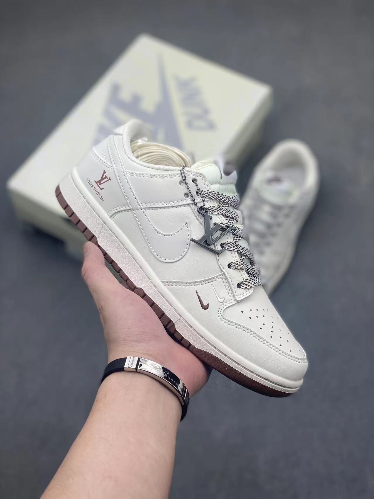Nike SB Dunk Low x Louis Vuitton Collaboration Sneakers - Limited Edition 2 i1717141557 8575 3