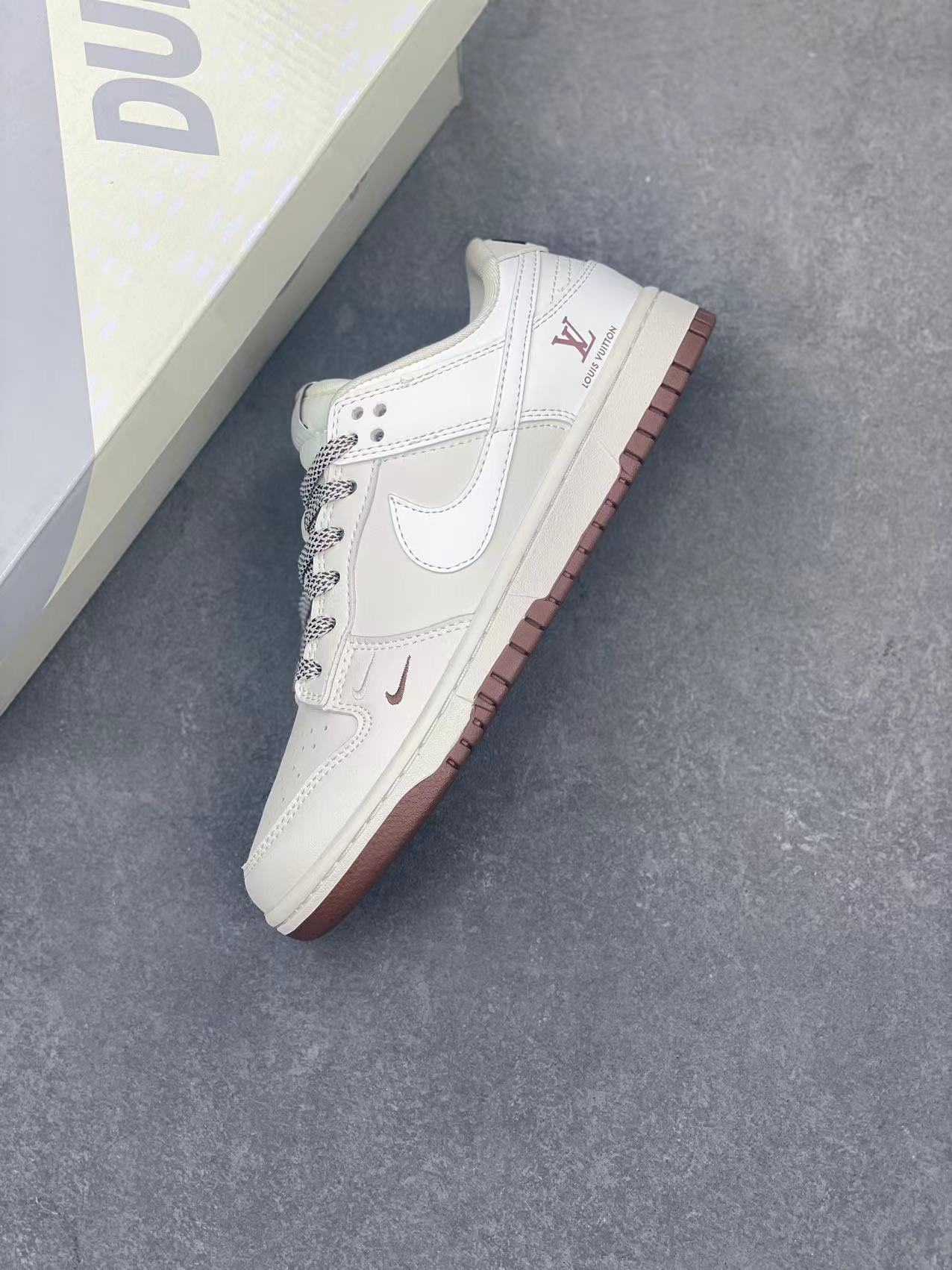 Nike SB Dunk Low x Louis Vuitton Collaboration Sneakers - Limited Edition 8 i1717141557 9210 1