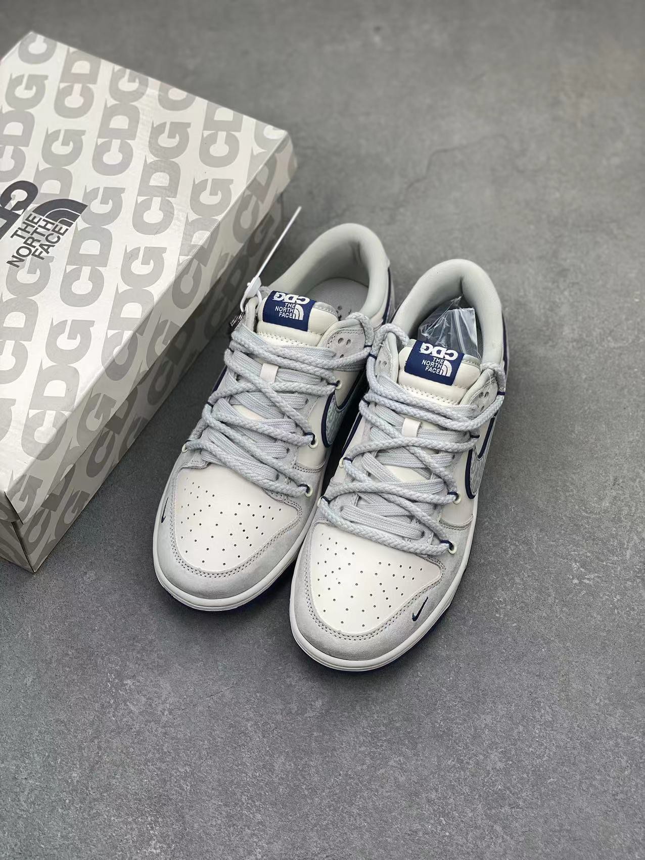 The North Face x CDG Play x Nike Dunk Low Grey Blue Collaboration Shoes 9 i1717310946 8124 5
